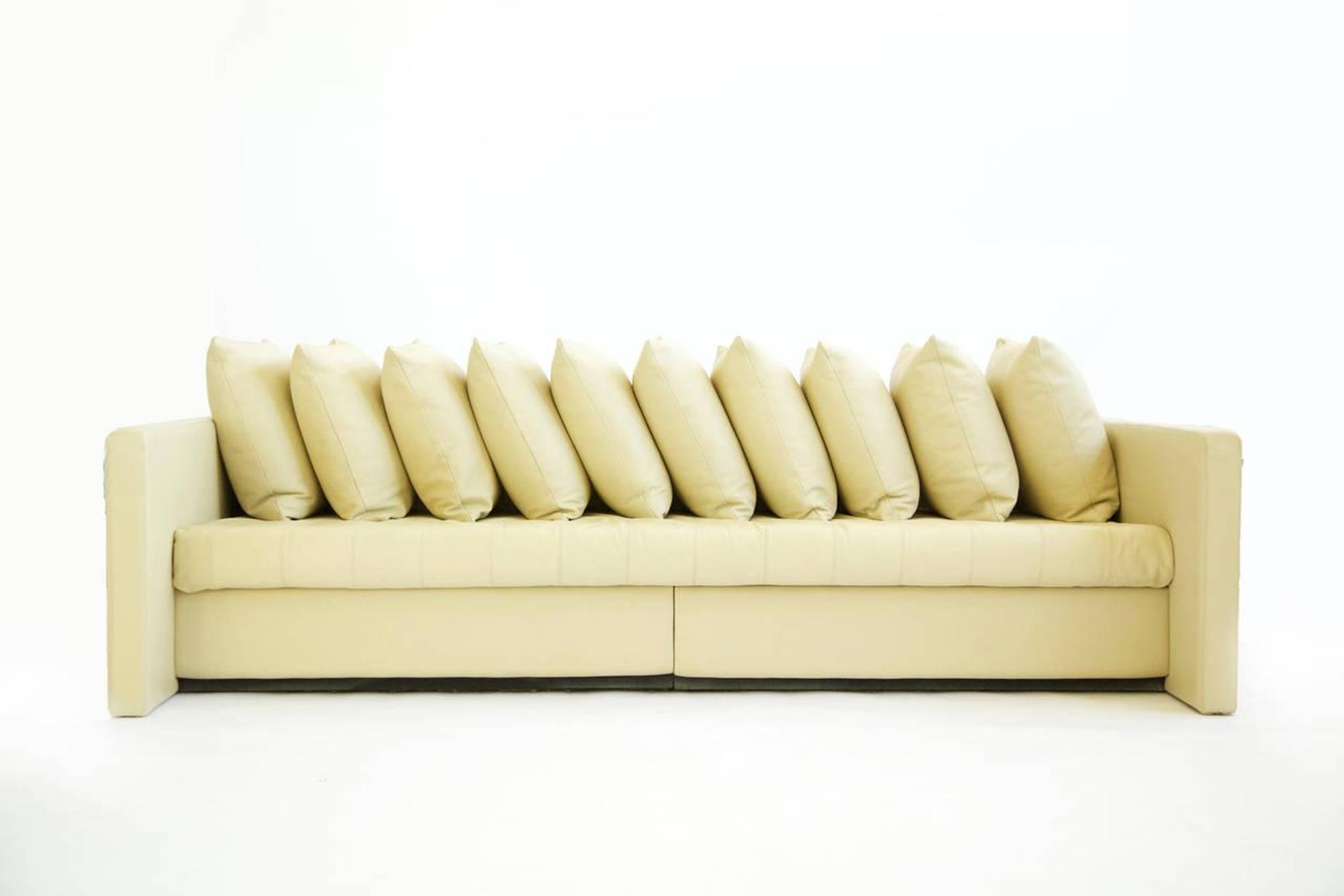 Linear Sofa Knoll, USA