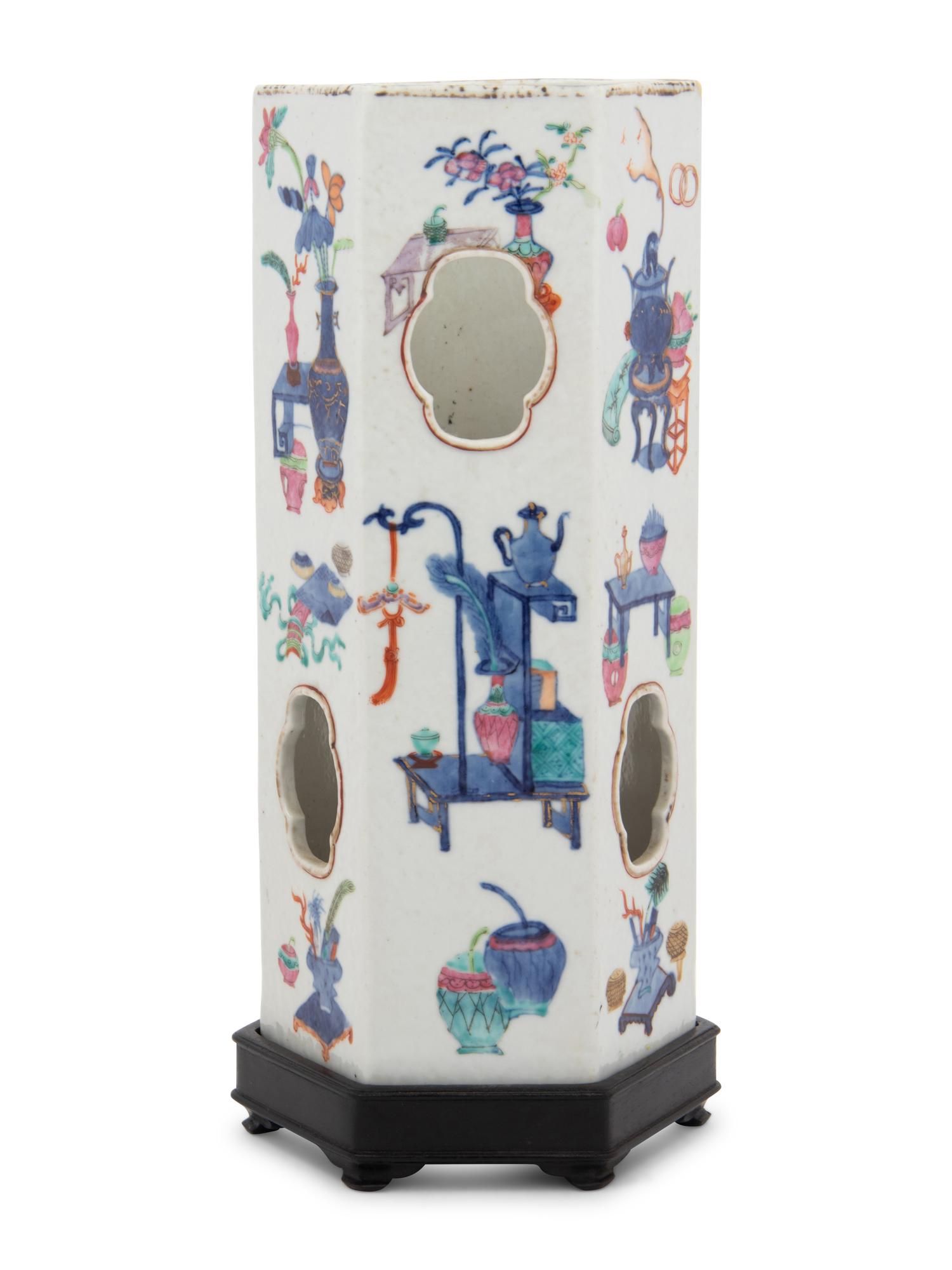 A Chinese Famille Rose Porcelain Hat Stand