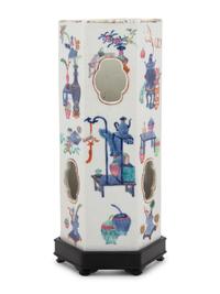 A Chinese Famille Rose Porcelain Hat Stand