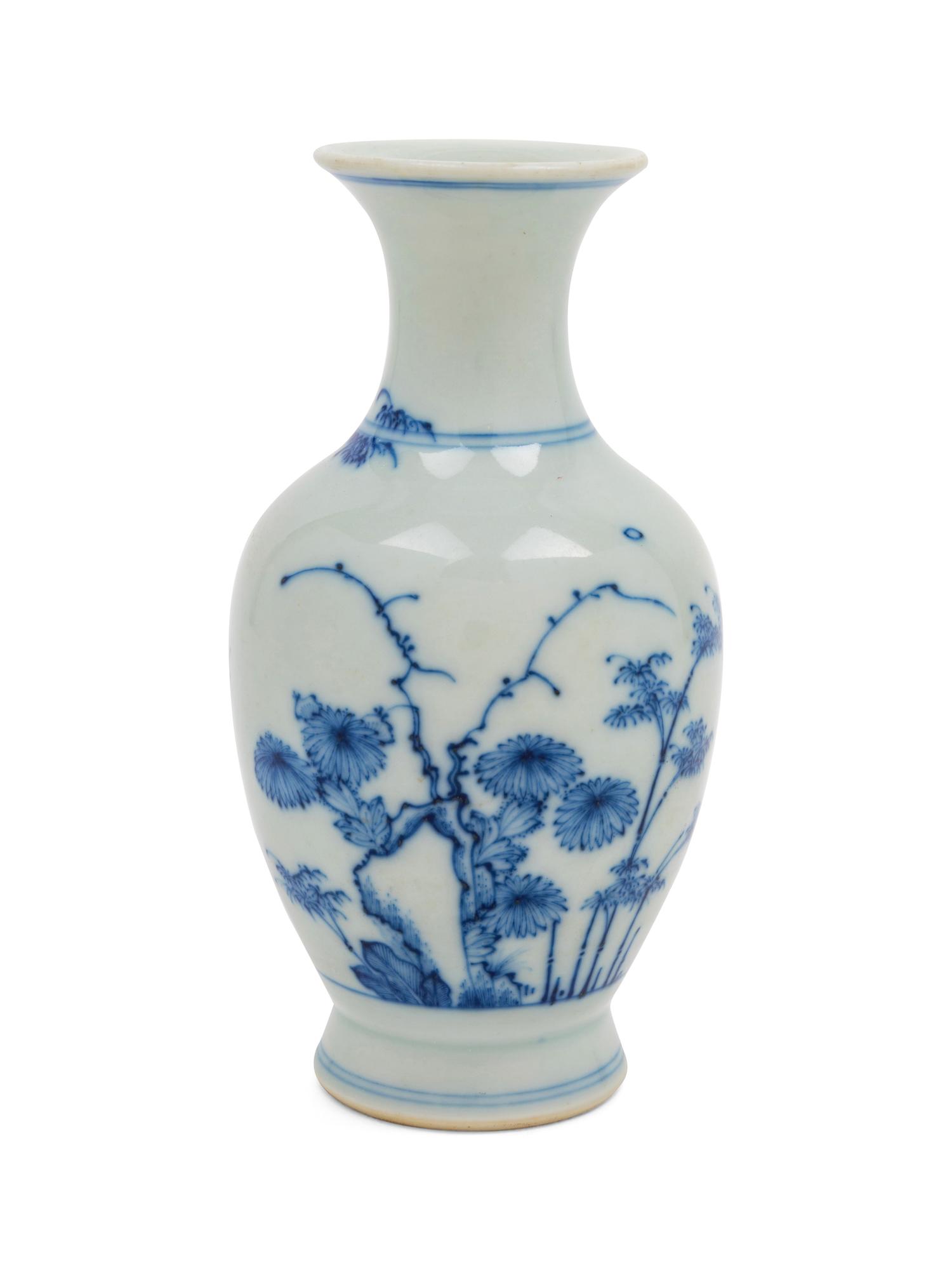 A Chinese Blue and White Porcelain Vase
