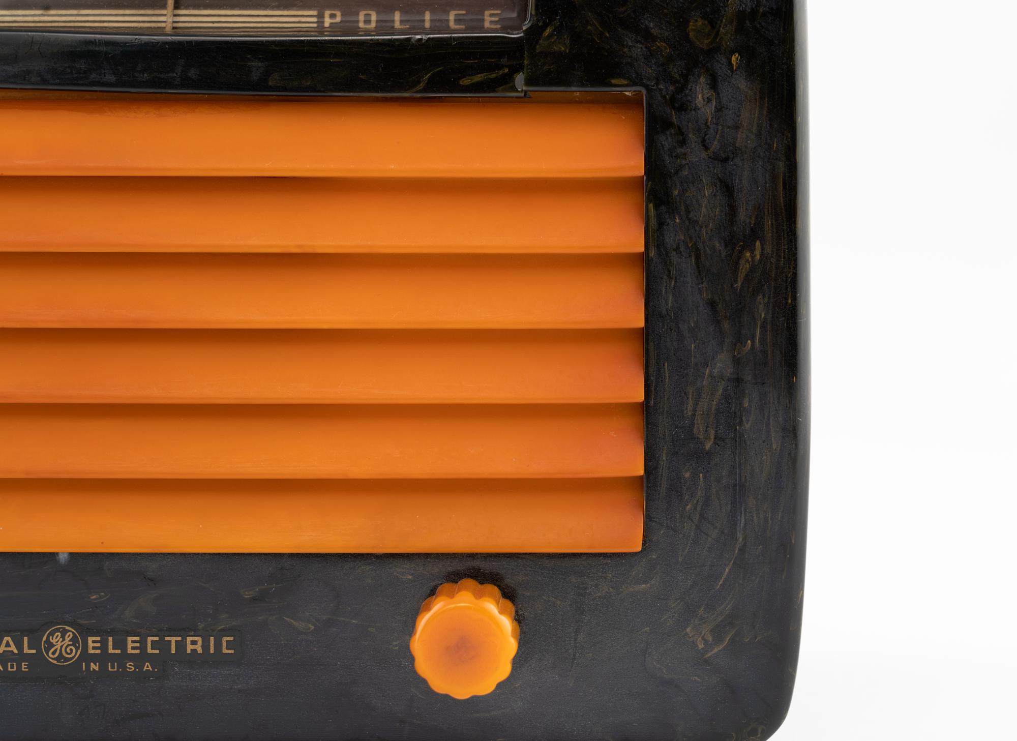 A General Electric L570 Radio