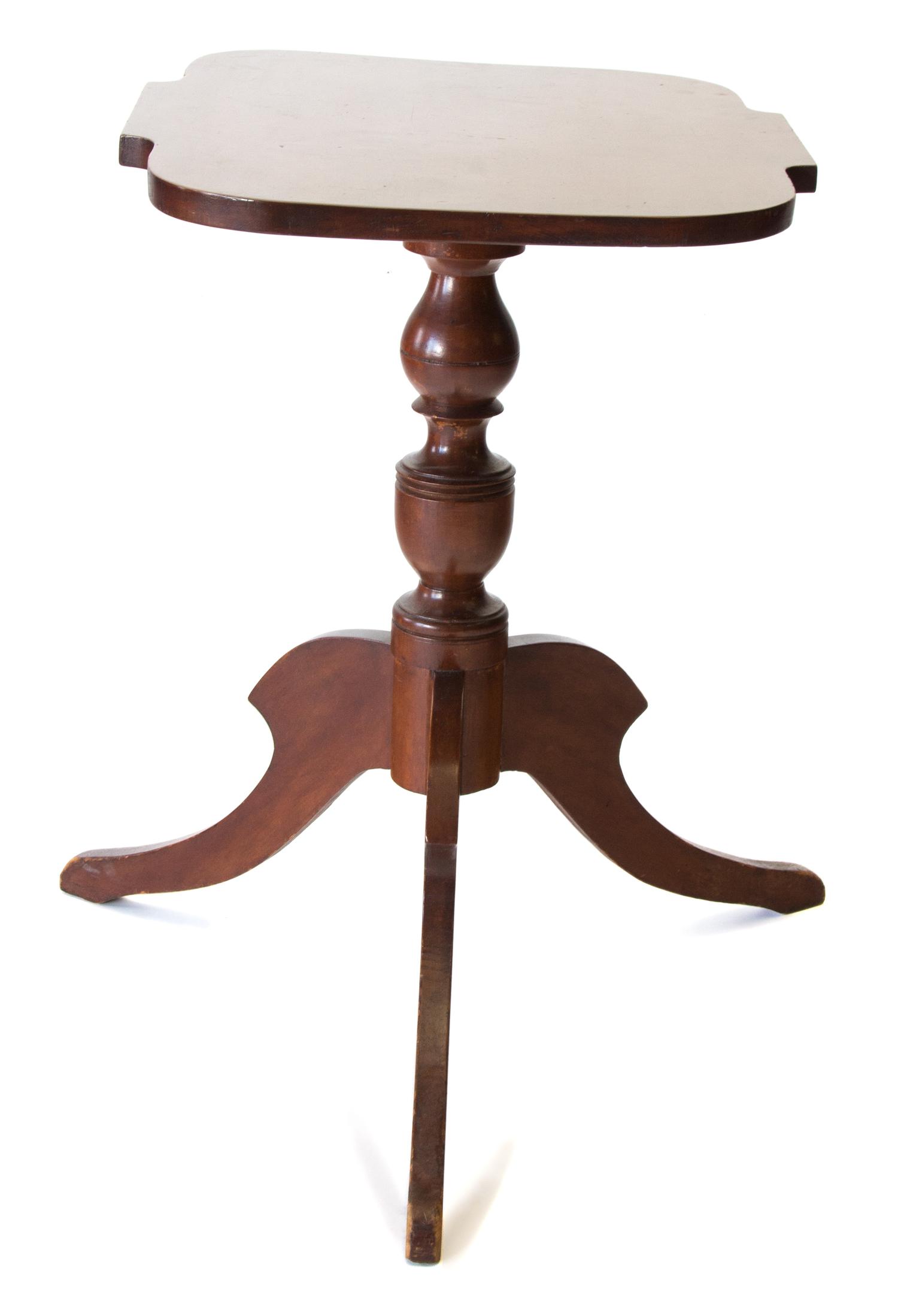 An American Empire Tilt-Top Table Height 19 x width 23 1/2 x depth 27 inches. — 19TH CENTURY