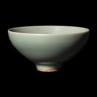 A Chinese Song -Style Longquan Celadon Glazed Porcelain Bowl 龍泉窯青釉碗