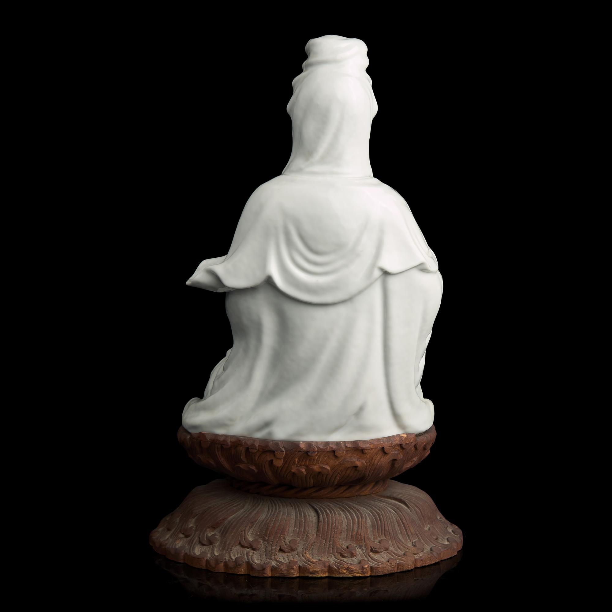 A Chinese Blanc de Chine Figure of Guanyin, Late 19th to 20th Century 晚清民國 德化白瓷觀音坐像