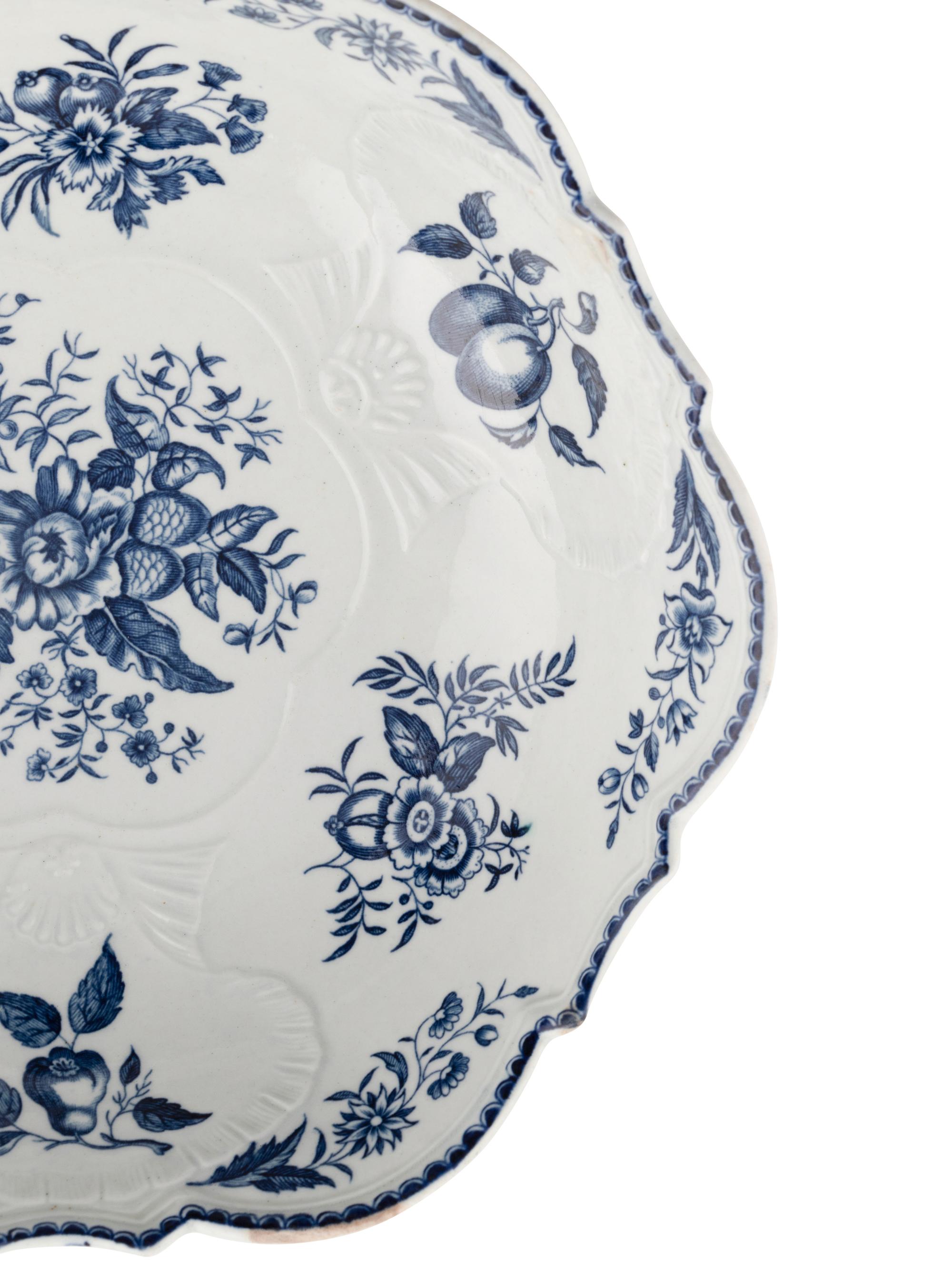 Three Worcester Porcelain Articles