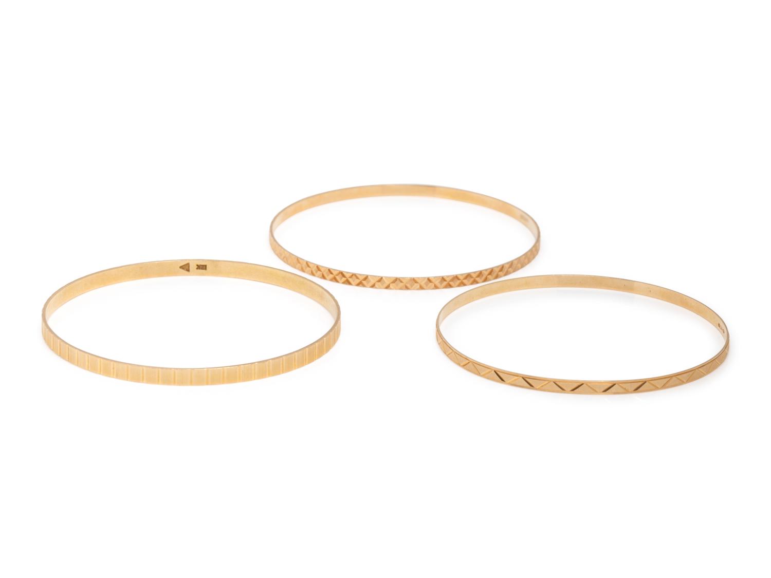 COLLECTION OF YELLOW GOLD BANGLE BRACELETS
