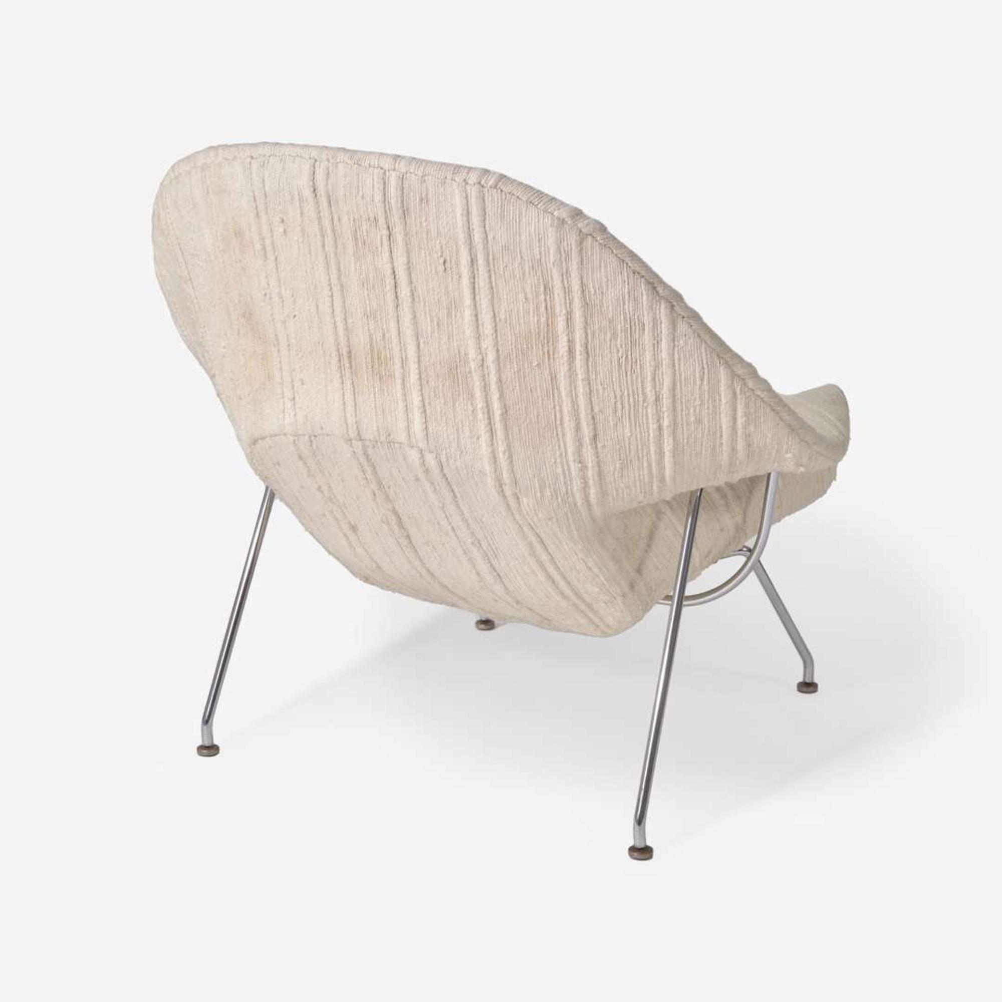 Eero Saarinen (Finnish-American, 1910-1961) "Womb" Chair (Model 70), Knoll International, designed 1947-48, the present lot circa 1970s