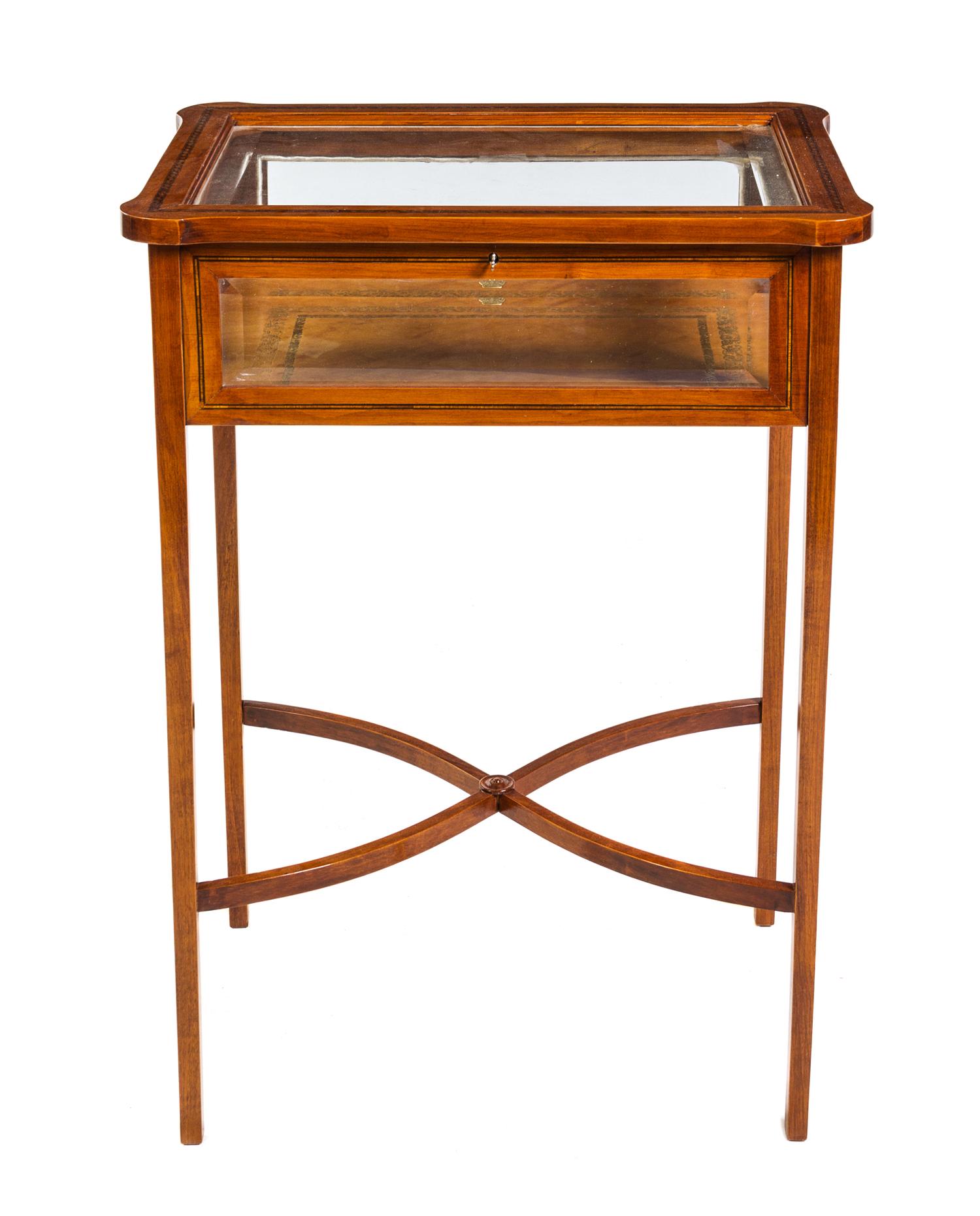 A Regency Style Mahogany Vitrine Table Height 29 x width 21 x depth 14 3/4 inches. — 20TH CENTURY