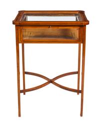 A Regency Style Mahogany Vitrine Table Height 29 x width 21 x depth 14 3/4 inches. — 20TH CENTURY
