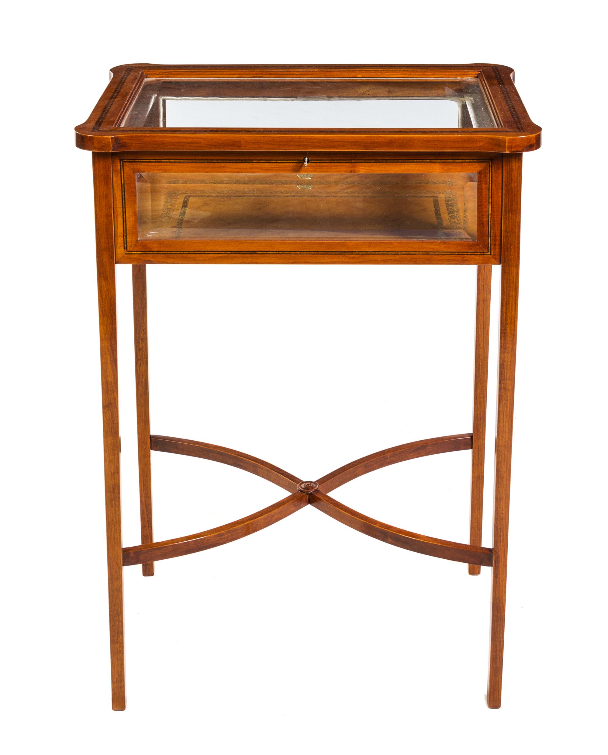 A Regency Style Mahogany Vitrine Table Height 29 x width 21 x depth 14 3/4 inches. — 20TH CENTURY