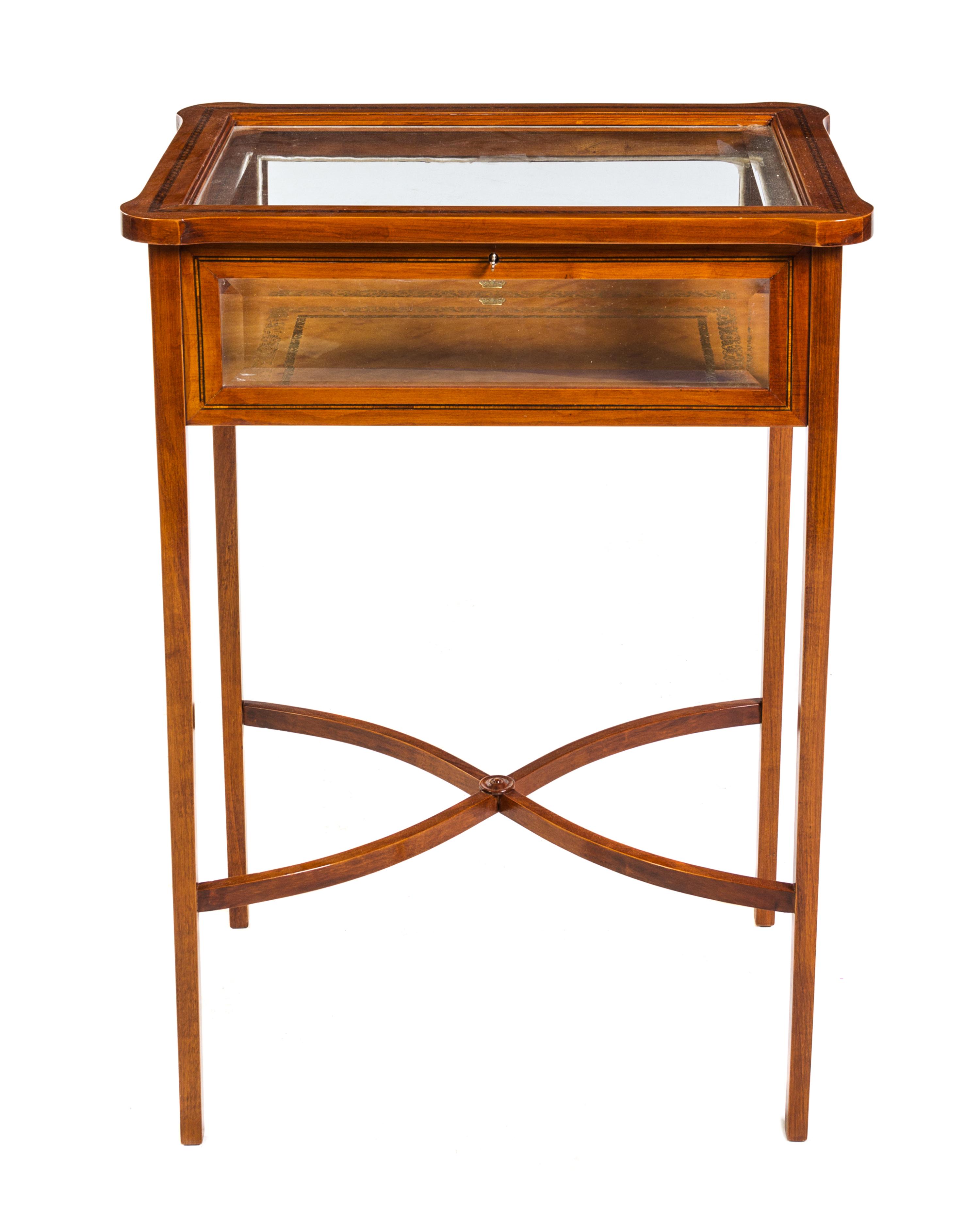 A Regency Style Mahogany Vitrine Table Height 29 x width 21 x depth 14 3/4 inches. — 20TH CENTURY