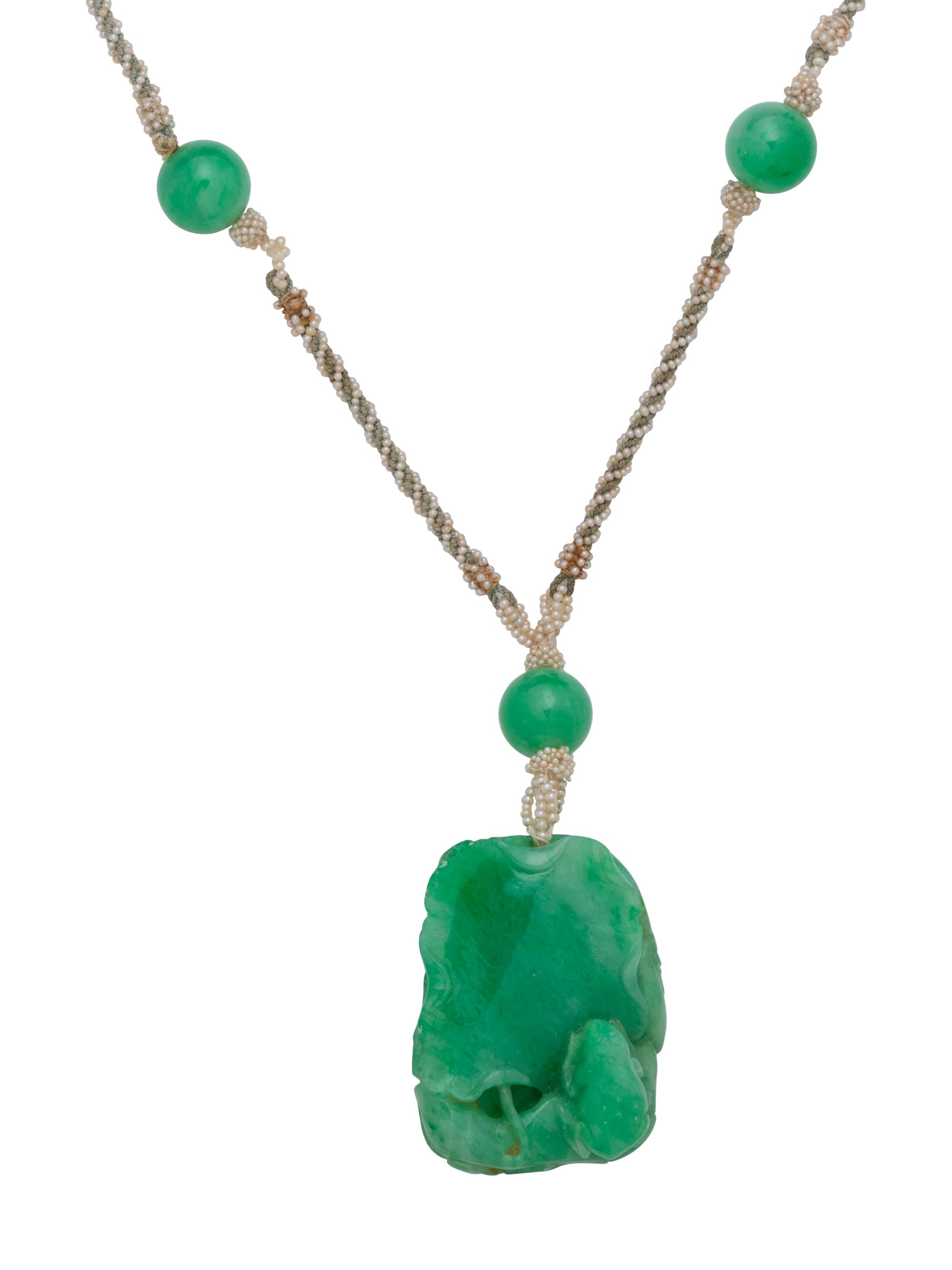 19TH CENTURY, CARVED JADE AND SEED PEARL NECKLACE