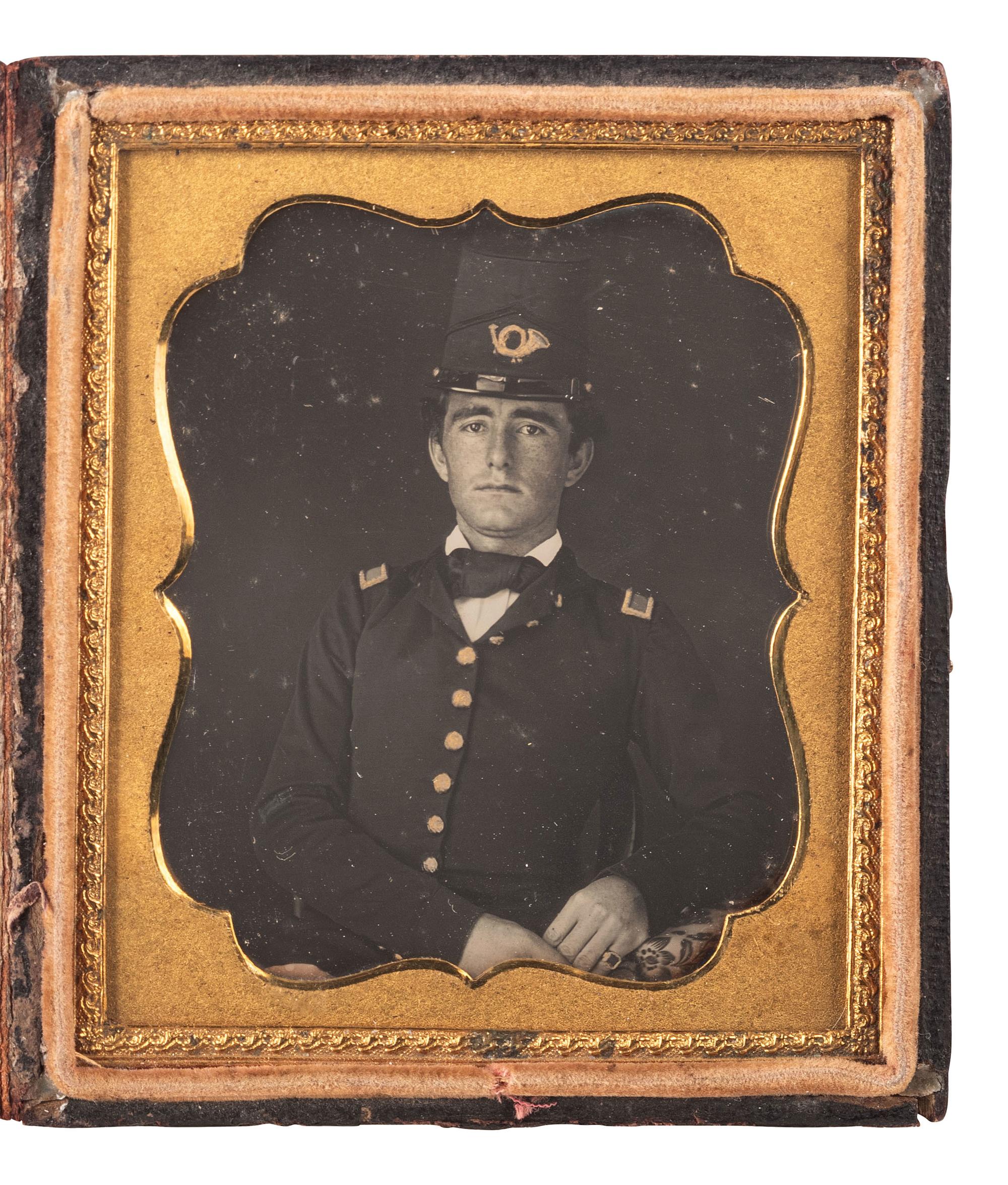 [MILITARIA - EARLY PHOTOGRAPHY]. Sixth plate daguerreotype of a lieutenant of infantry. Ca mid-1850s.