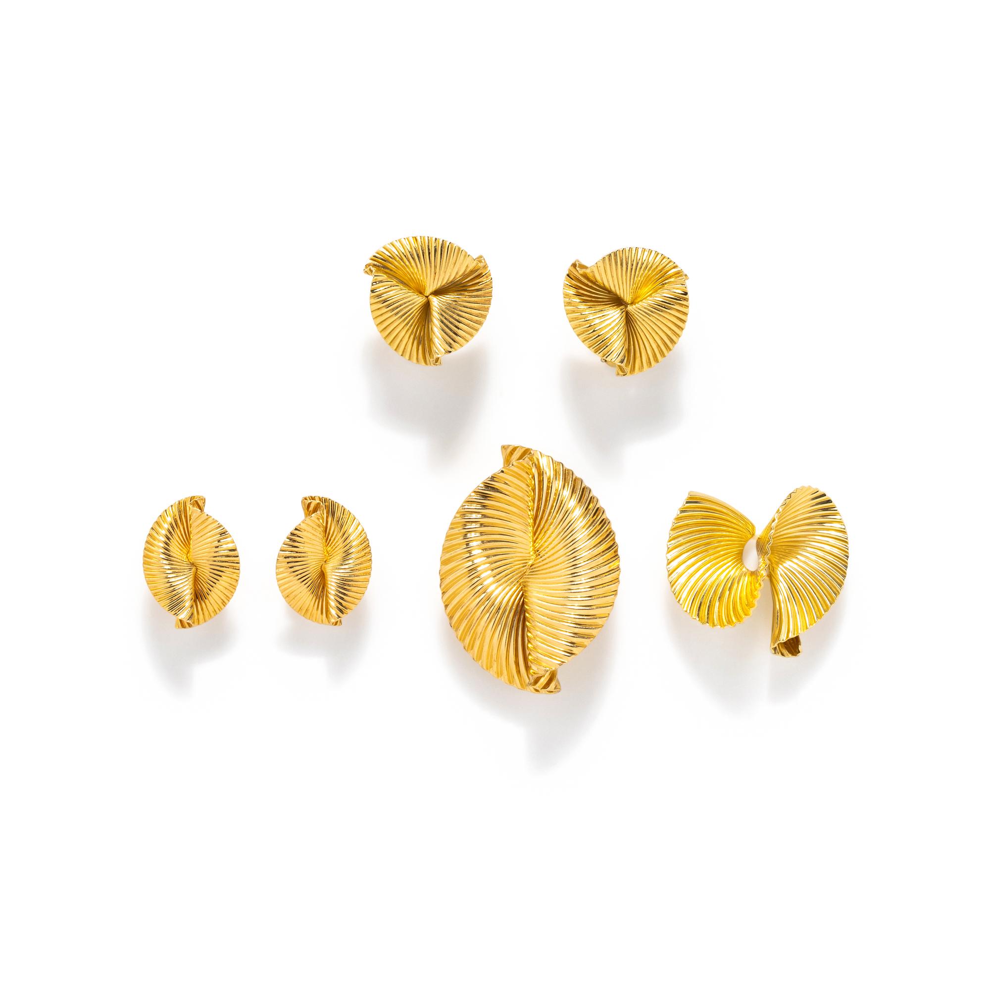 RETRO, COLLECTION OF YELLOW GOLD JEWELRY