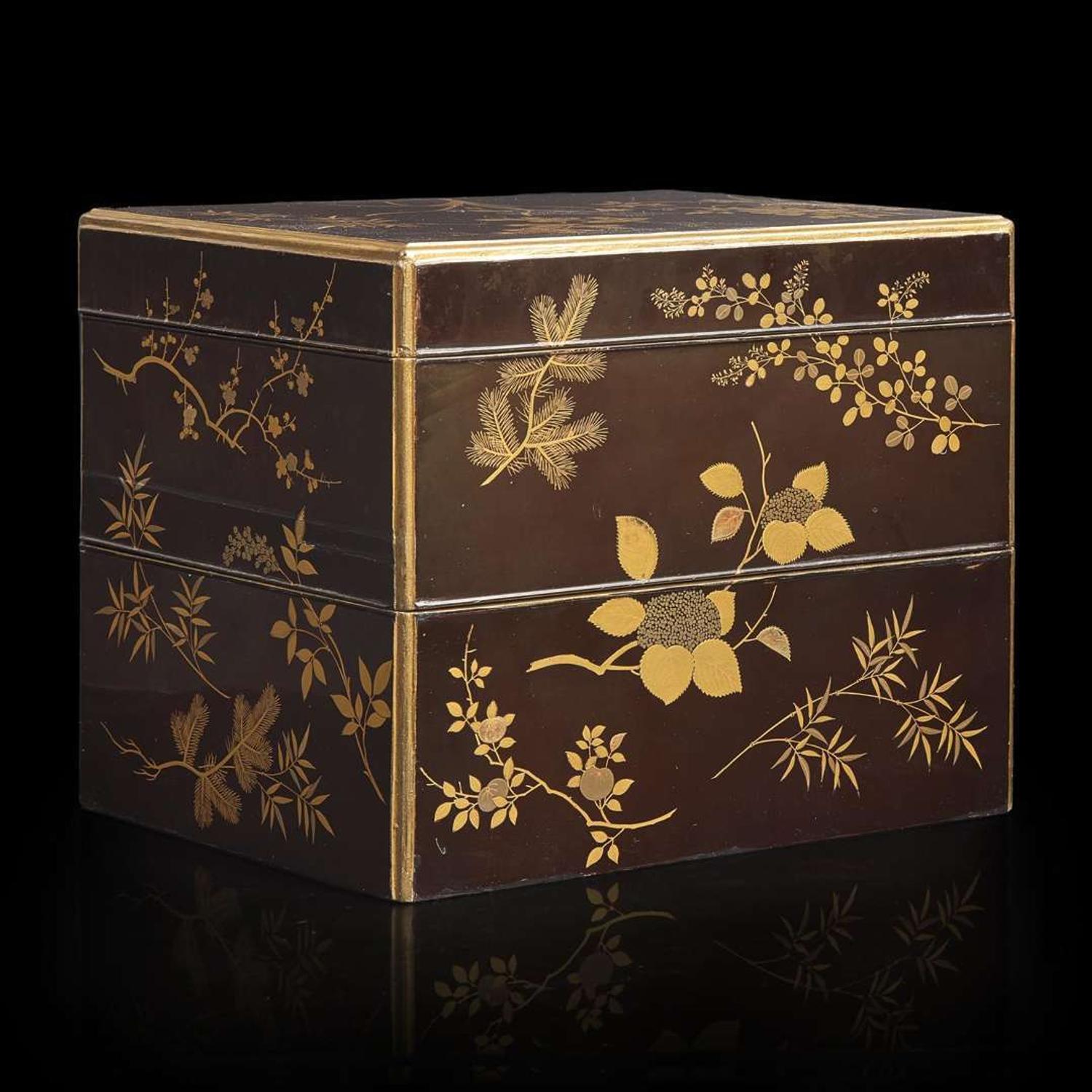 A two-tier Japanese lacquer “incense game” box with accoutrements 日本双层漆盒 Edo period, 18th-19th century ?? ???????