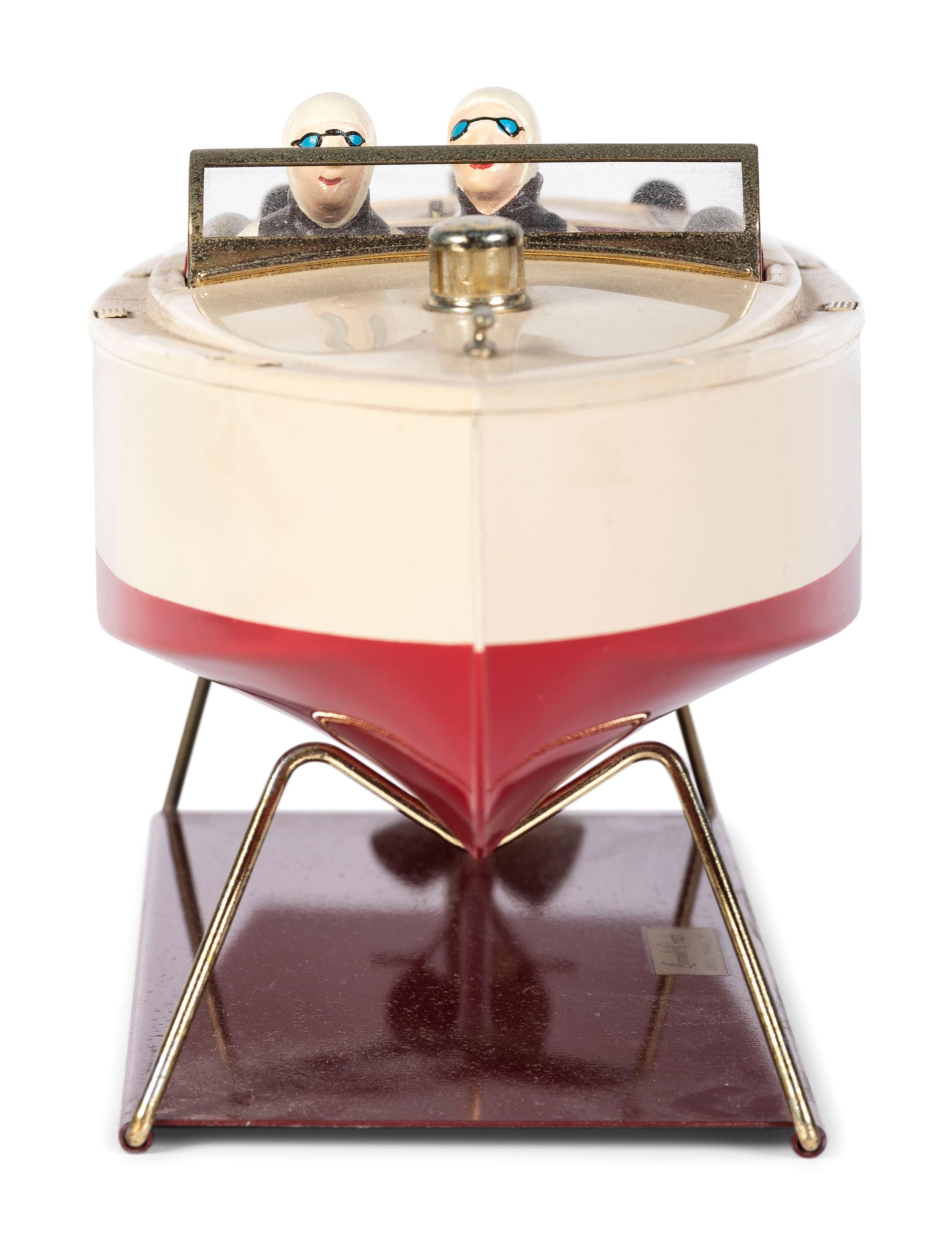 A Lionel Craft Wind Up Tin Boat