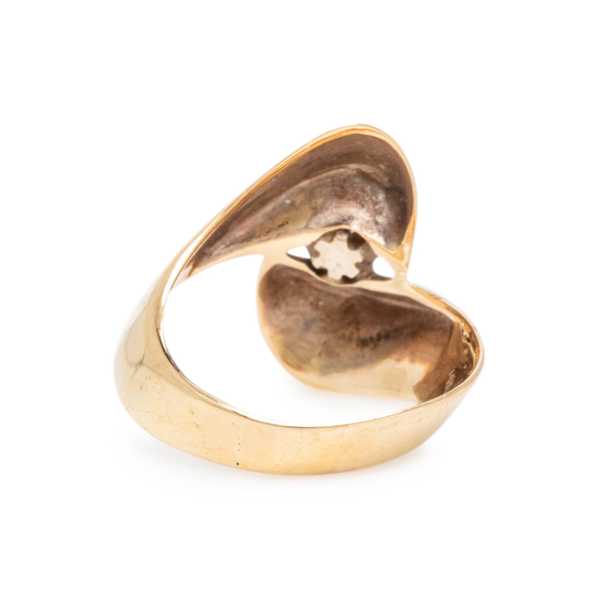 DIAMOND AND YELLOW GOLD RING
