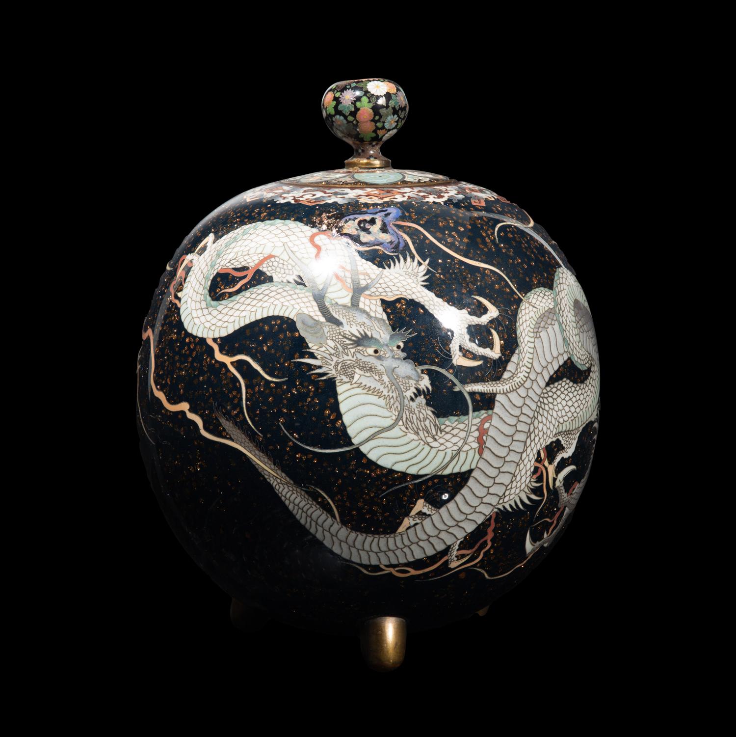 A Japanese Cloisonne Enamel Spherical Vase and Cover, Meiji Period 日本明治時代 七寶燒龍紋球形樽