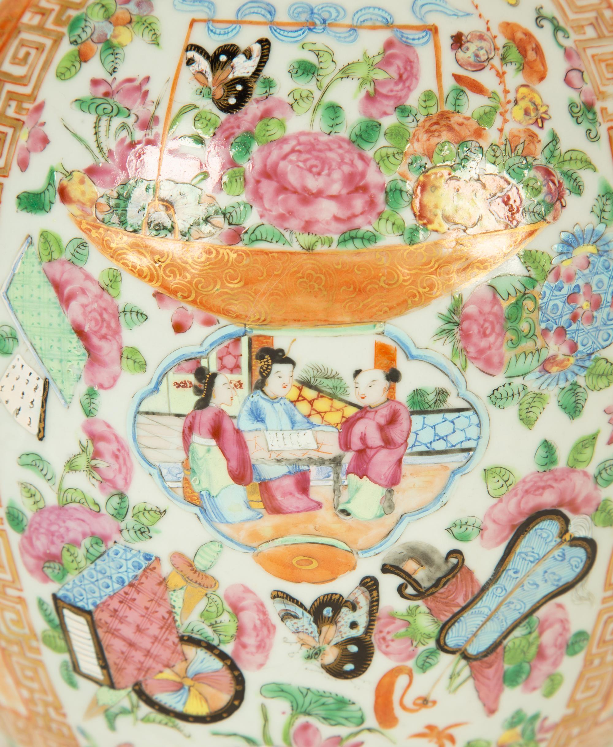 A Chinese Rose Medallion Porcelain Double Gourd Vase and Lid