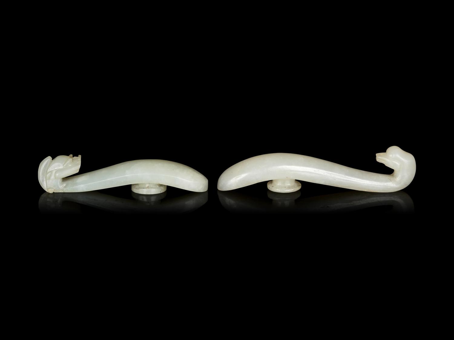 Two Chinese Jade Belt Hooks， Daigous