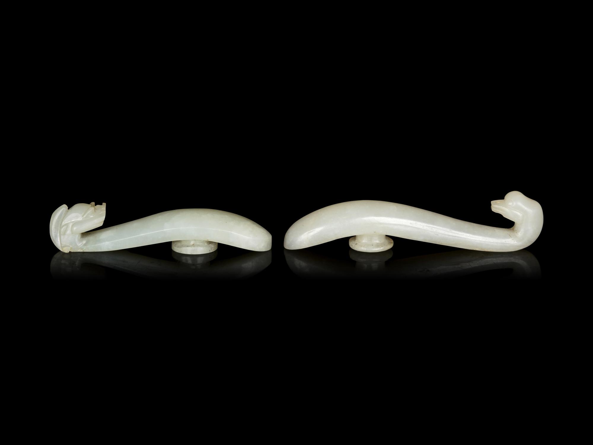 Two Chinese Jade Belt Hooks， Daigous