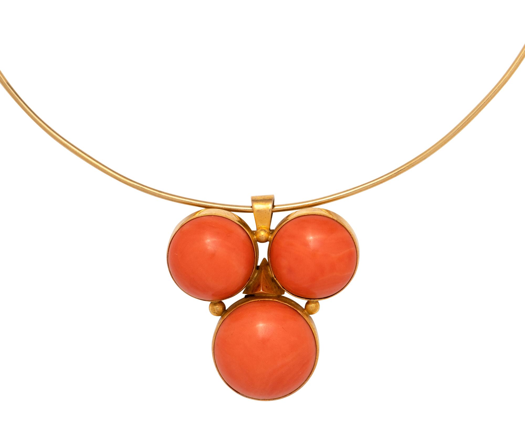 YELLOW GOLD AND CORAL PENDANT/BROOCH COLLAR NECKLACE