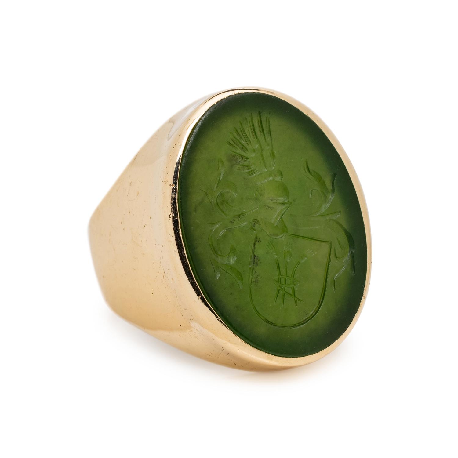 YELLOW GOLD AND NEPHRITE INTAGLIO RING