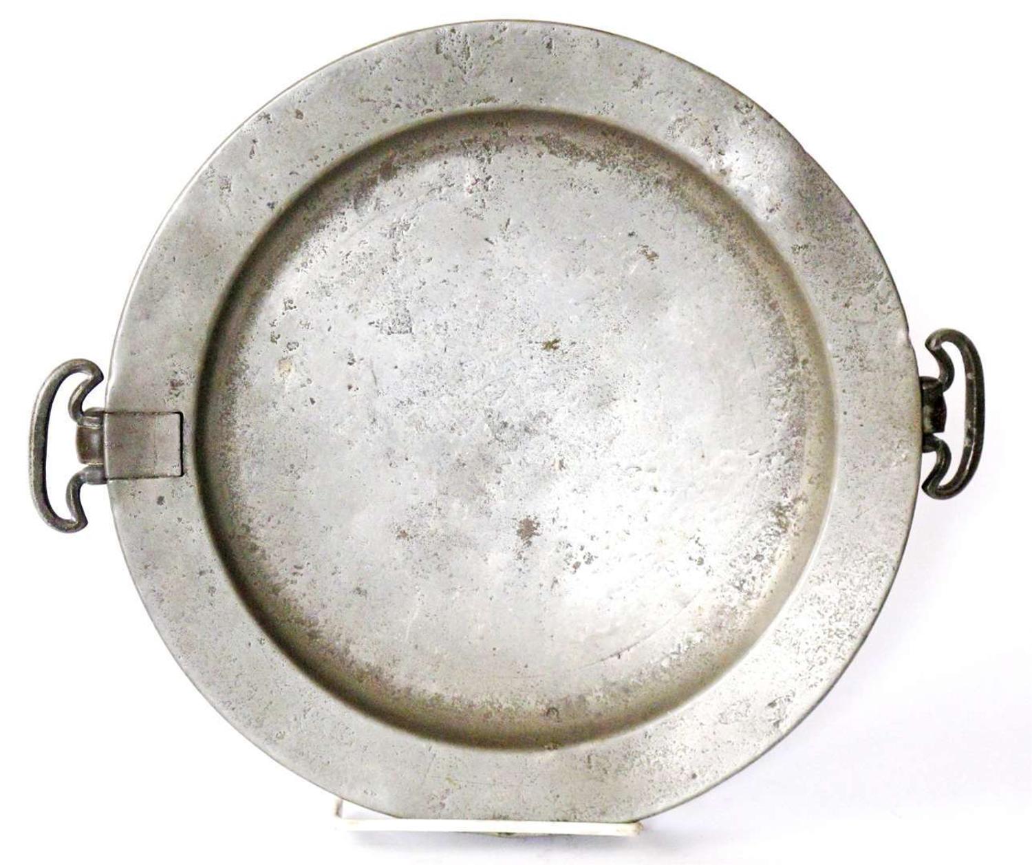 Pewter resevoir meat plate english, early 19th century