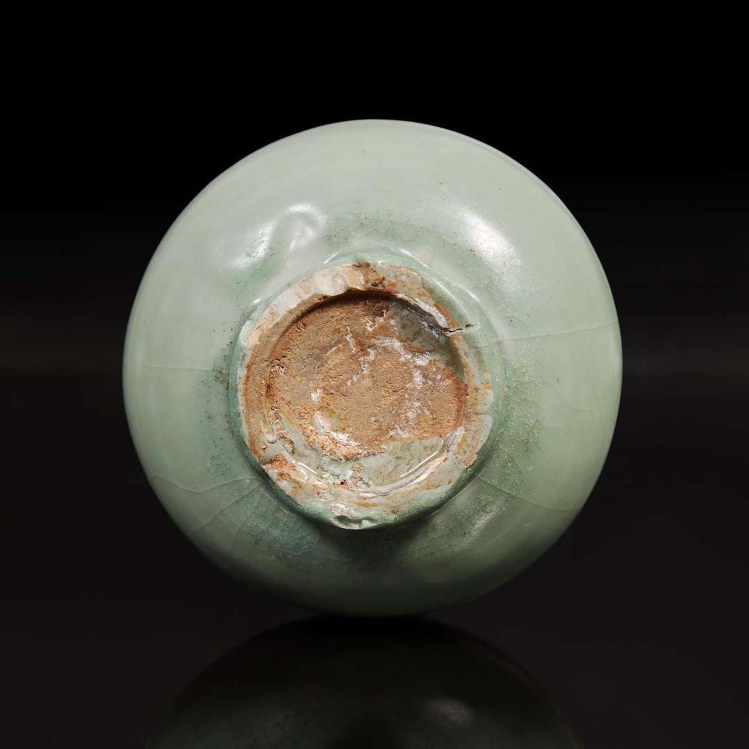 A Chinese Longquan celadon double-gourd vase 龍泉青瓷葫蘆瓶 Ming dynasty or later ????