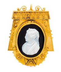 An Etruscan Revival Yellow Gold and Onyx Cameo Brooch, 4.50 dwts.