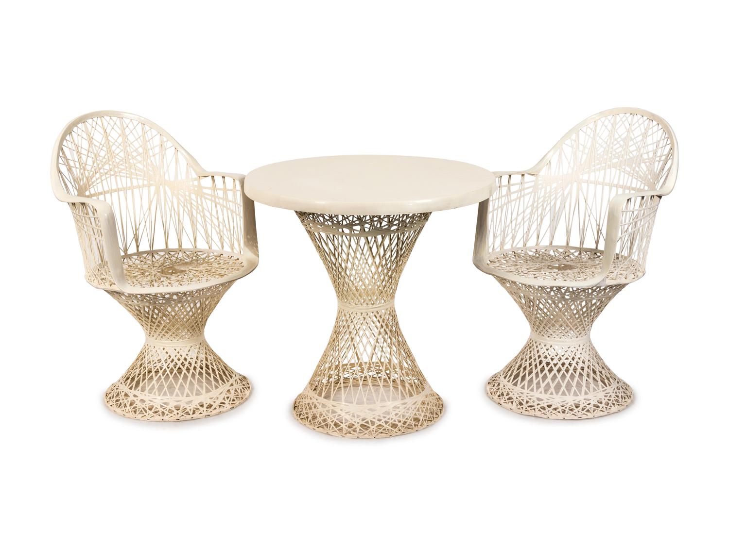 A Russell Woodard Style Spun Fiberglass Dining Set — 20TH CENTURY