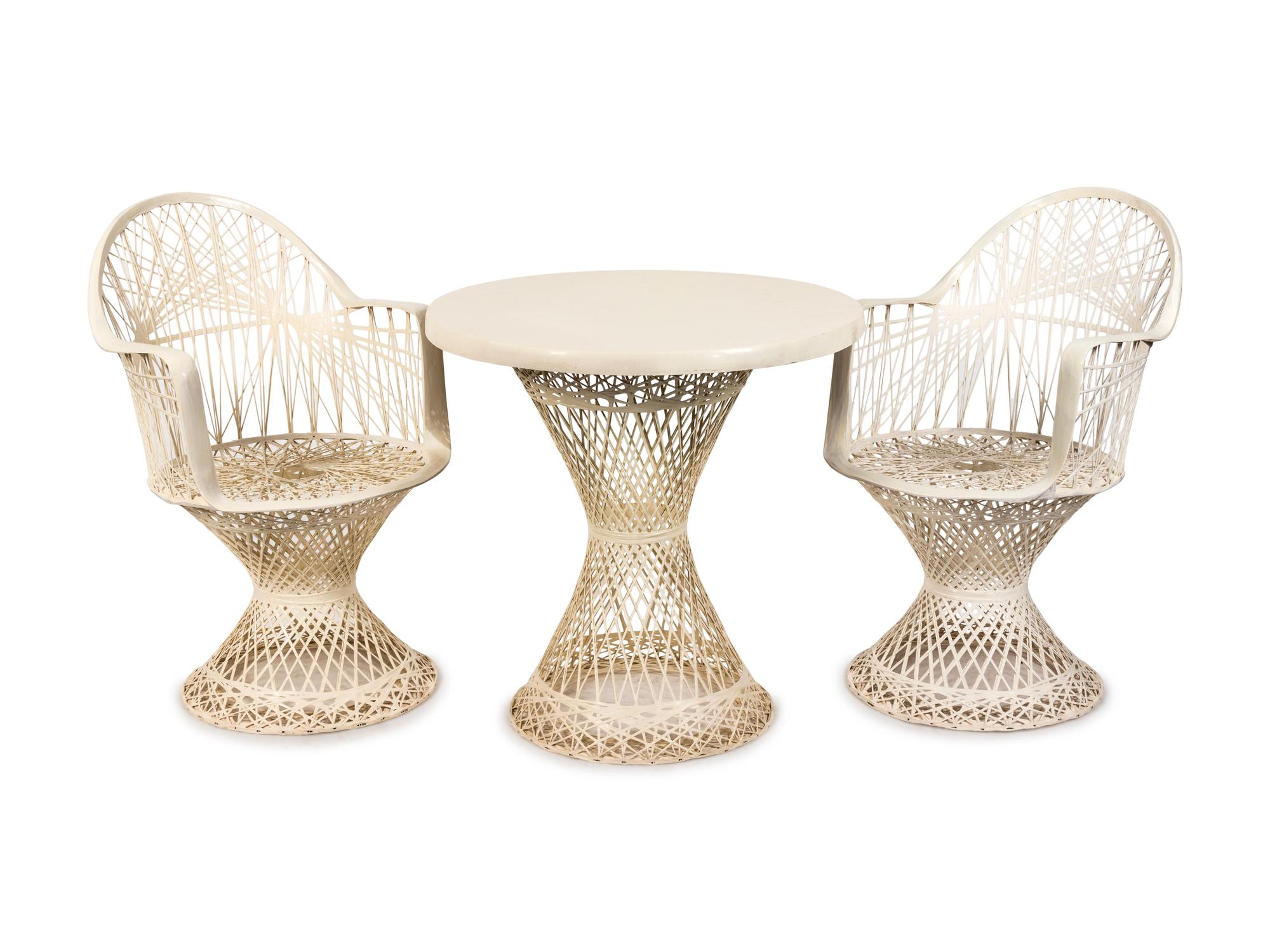 A Russell Woodard Style Spun Fiberglass Dining Set — 20TH CENTURY