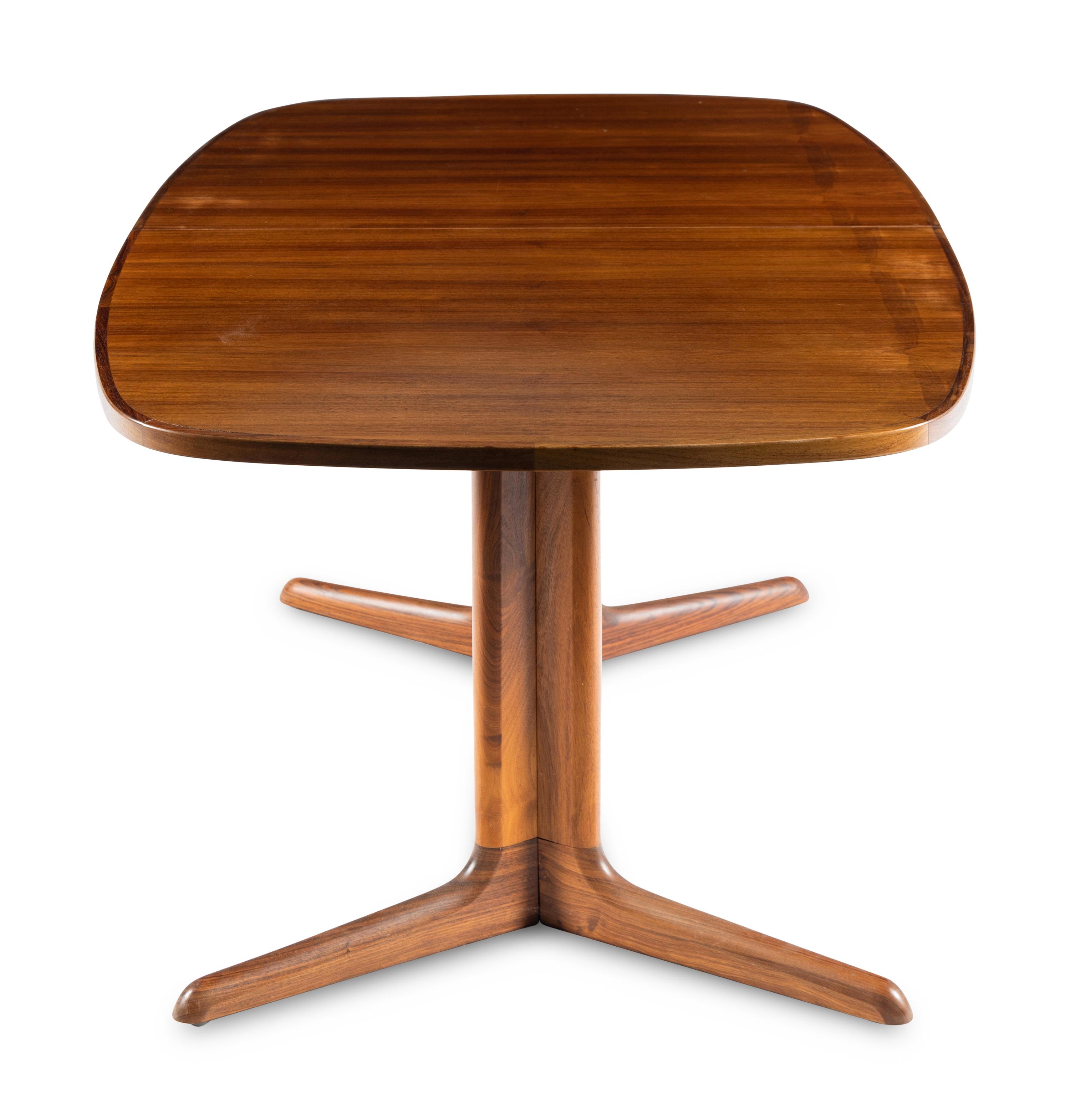 Dining Table Dyrlund