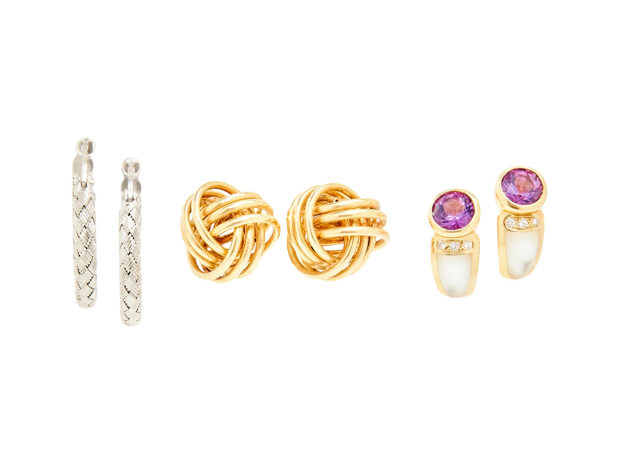 COLLECTION OF EARRINGS