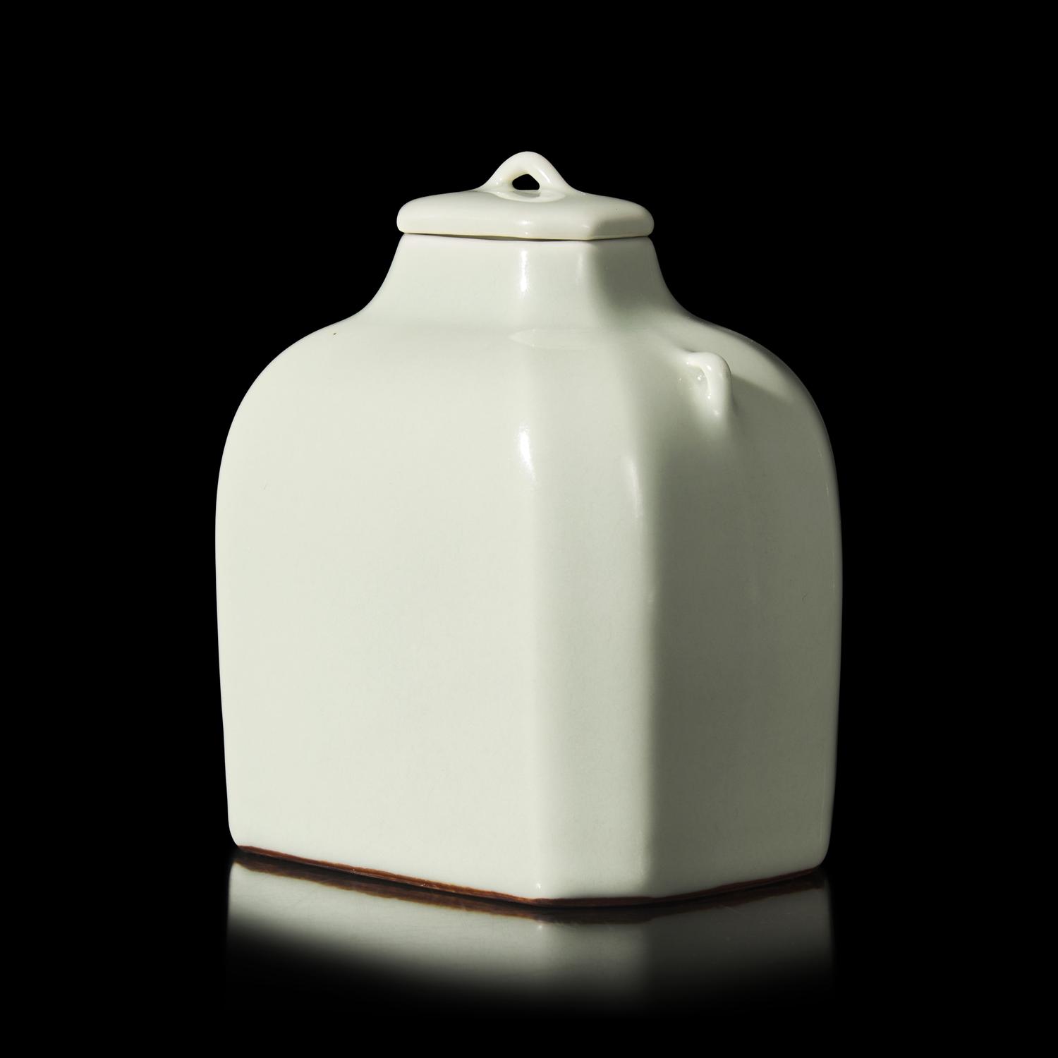 A Chinese Celadon Glazed Covered Jar, Qianlong Mark — 乾隆款 青釉雙係蓋罐