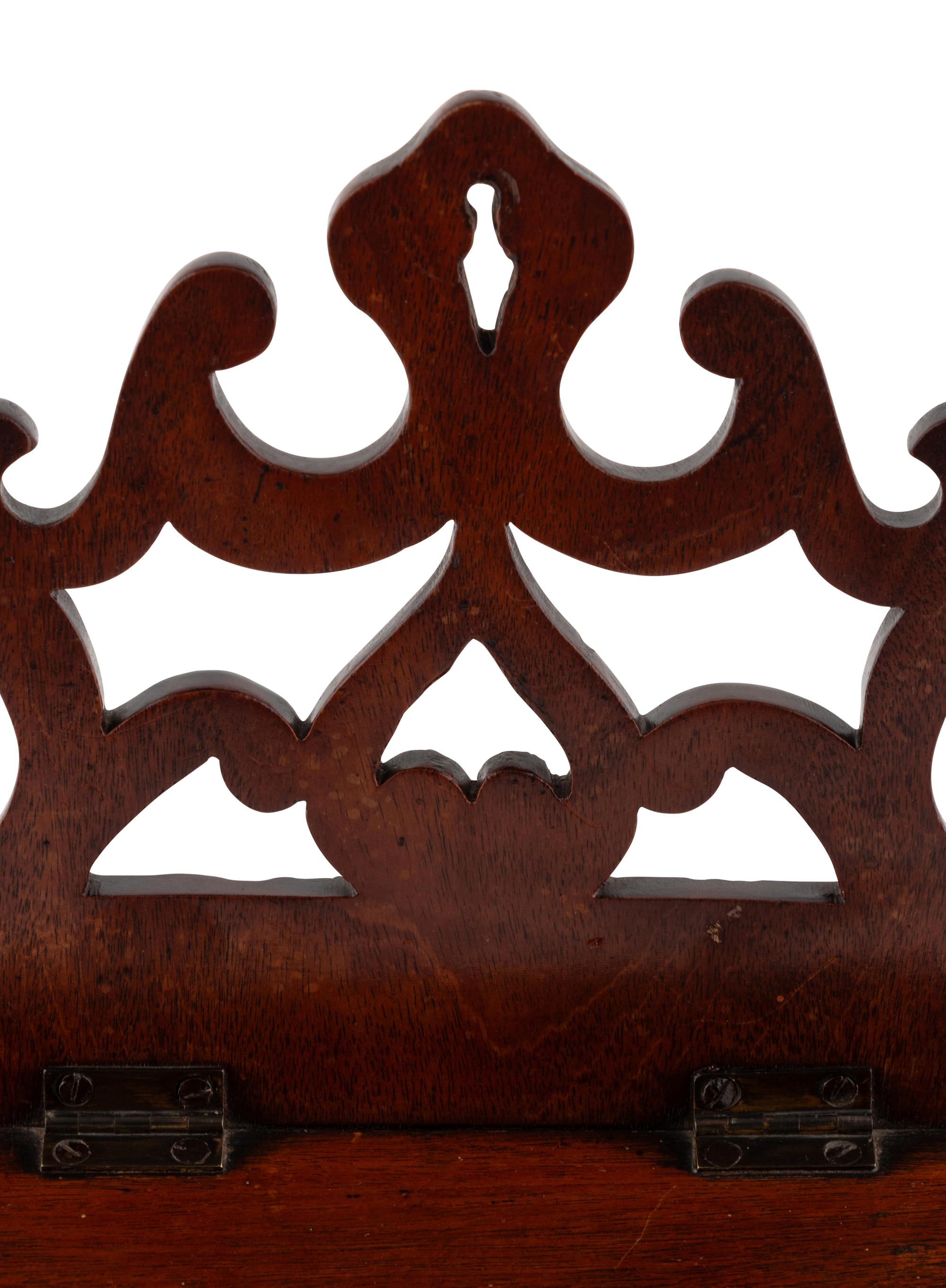 A Federal Mahogany Knife Box