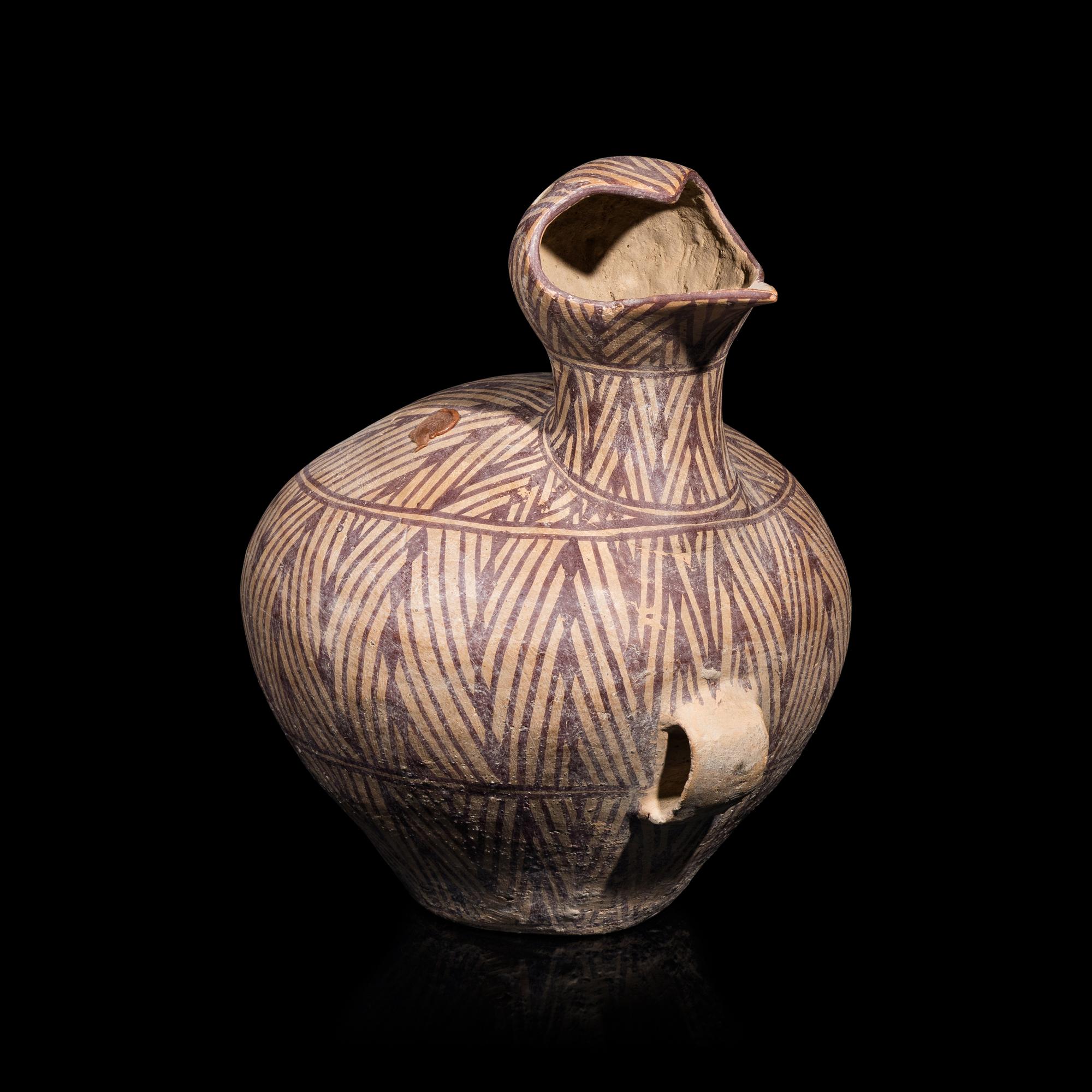 A Chinese Neolithic Bird-Shaped Painted Pottery Jar, Qijia Culture — 齊家文化 彩陶鳥形罐