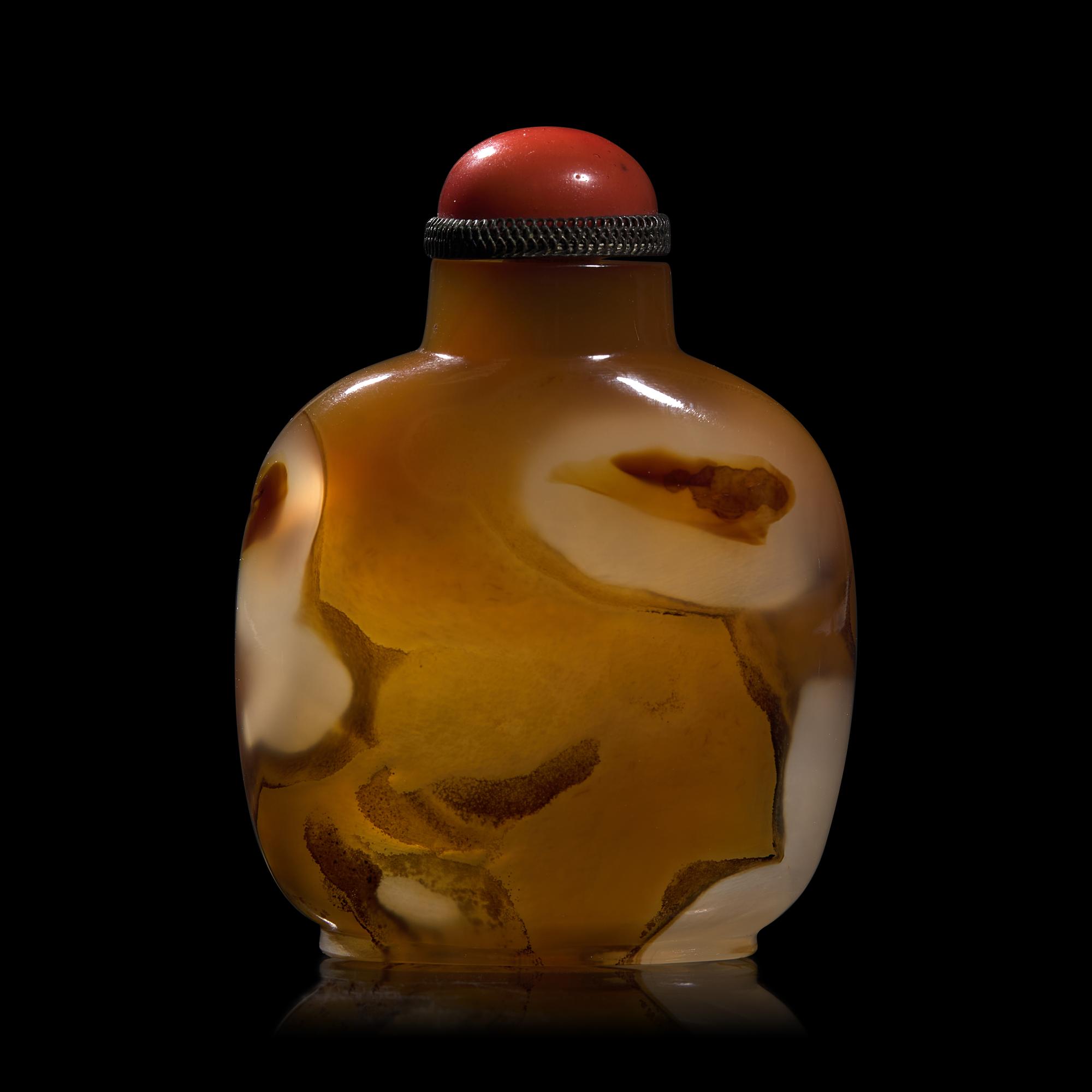 A Chinese Shadow Agate "Birds in a Cave" Snuff Bottle