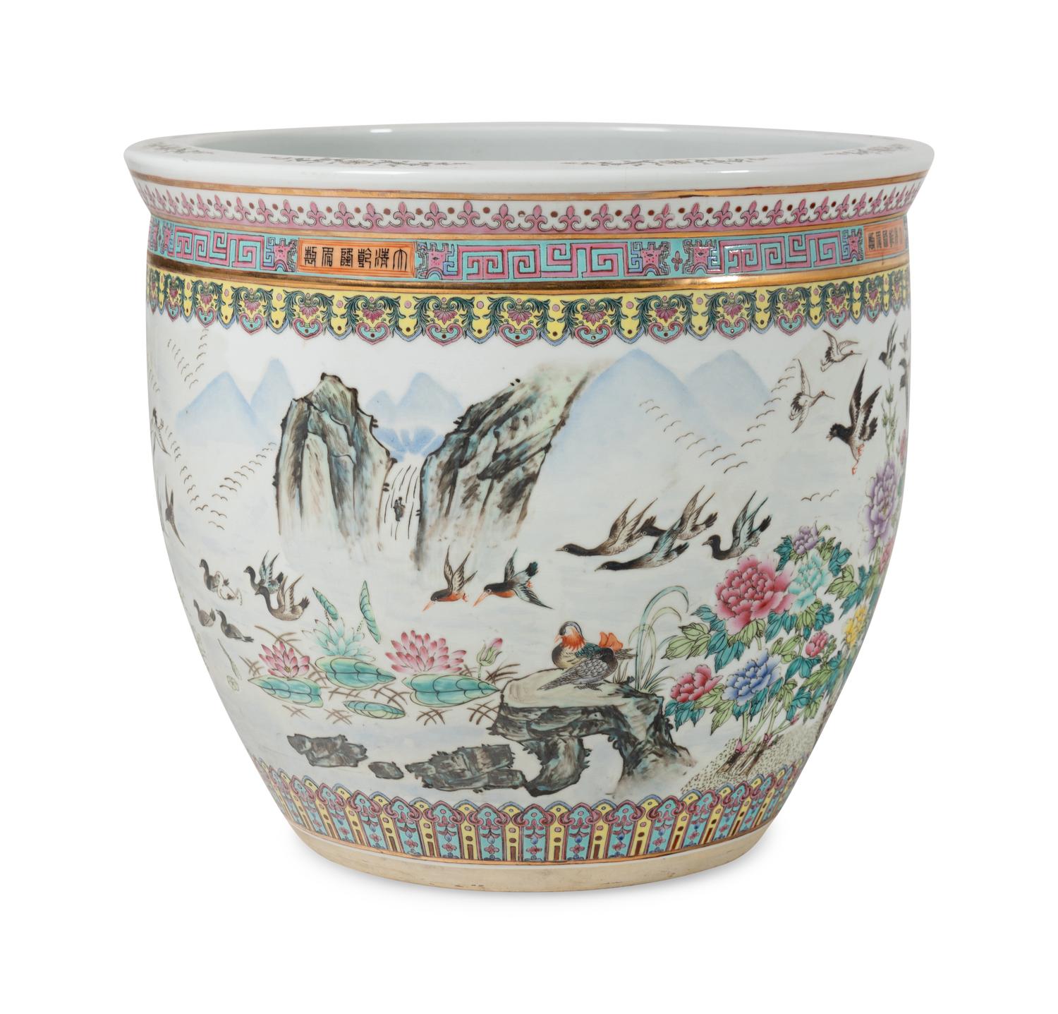 A Chinese Export Porcelain Jardinière
