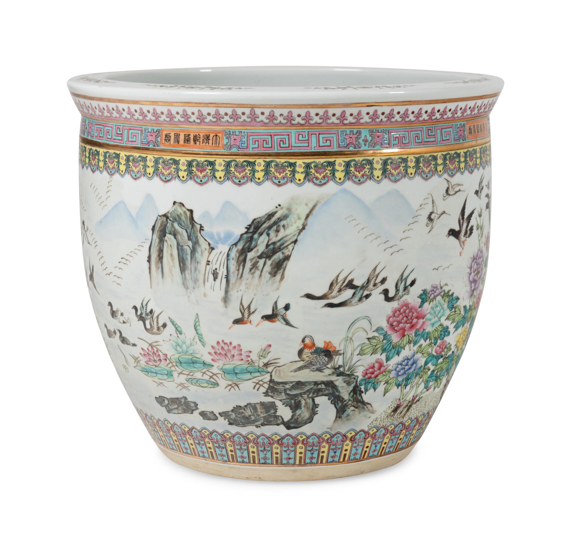 A Chinese Export Porcelain Jardinière