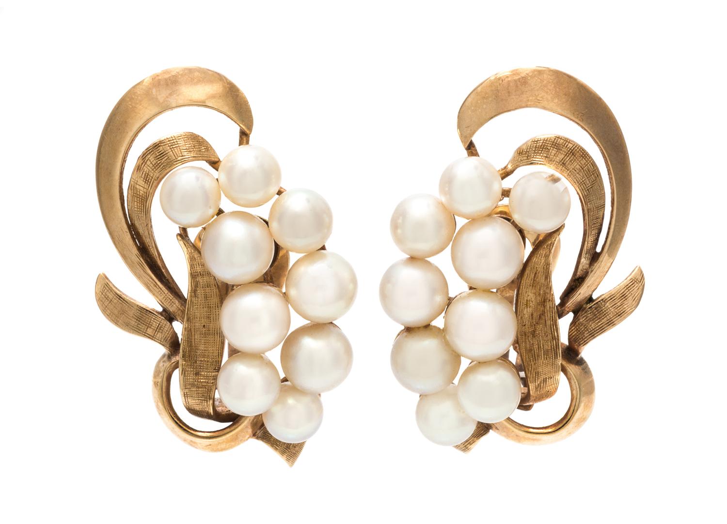 A Pair of Yellow Gold and Cultured Pearl Earclips, 13.90 dwts.