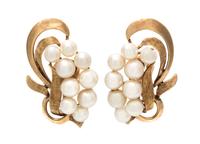 A Pair of Yellow Gold and Cultured Pearl Earclips, 13.90 dwts.