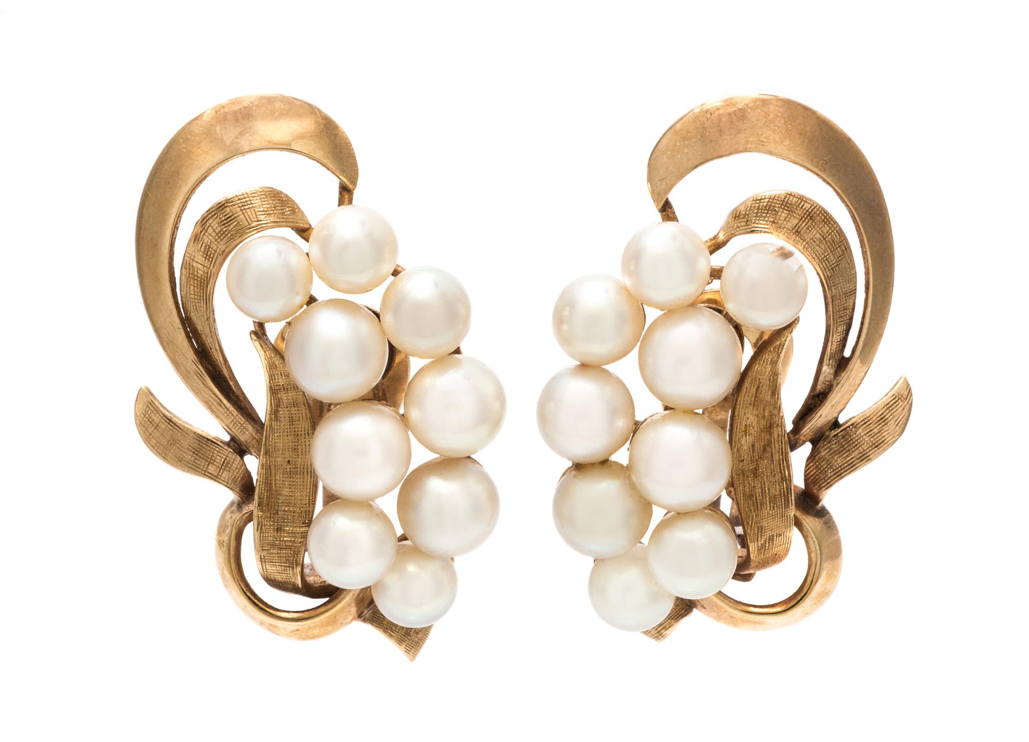 A Pair of Yellow Gold and Cultured Pearl Earclips, 13.90 dwts.