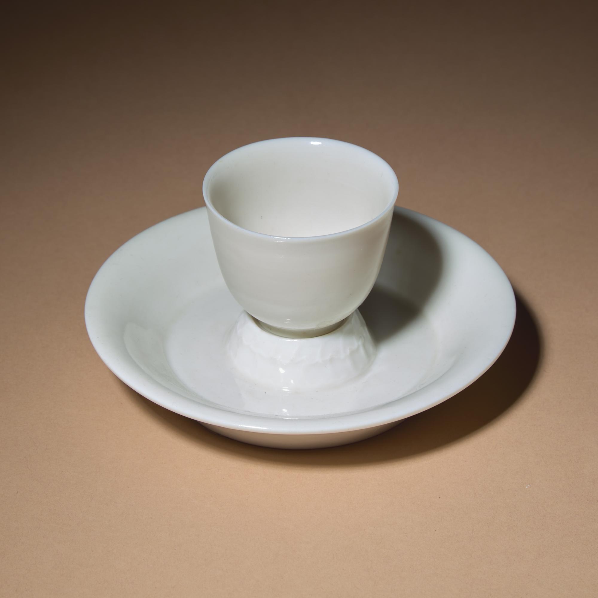 A Chinese Blanc-de-Chine Porcelain Cup and Associated Lotus Stand, 17th-18th Century — 清早中期 德化白瓷茶杯與蓮花盞托一套