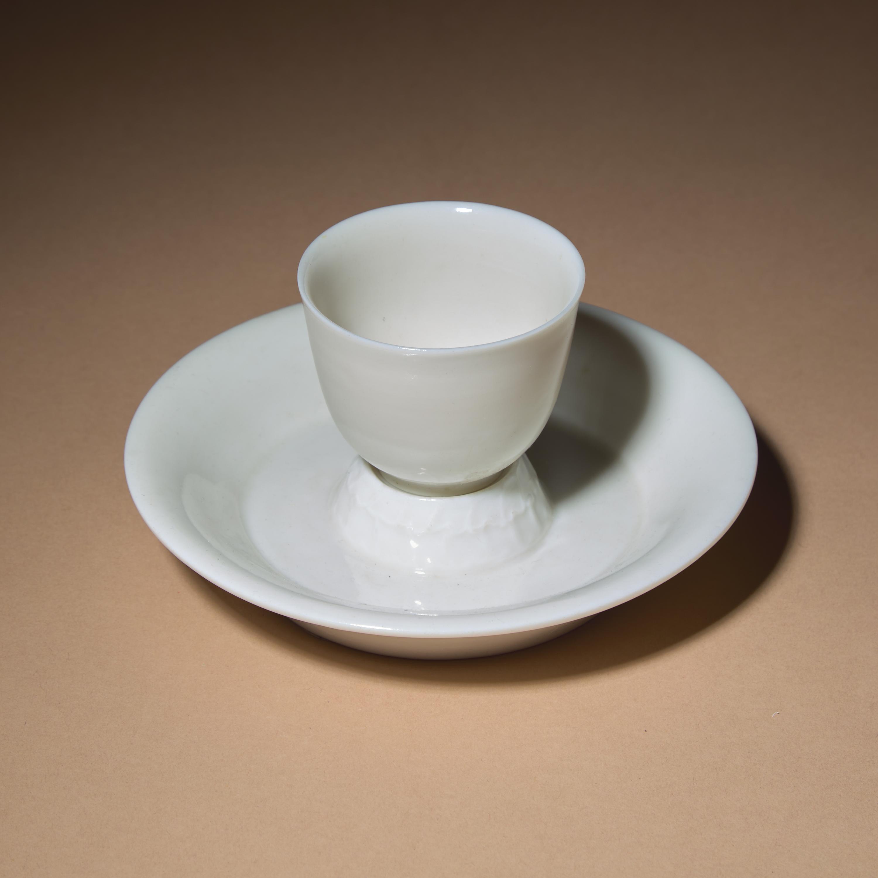 A Chinese Blanc-de-Chine Porcelain Cup and Associated Lotus Stand, 17th-18th Century — 清早中期 德化白瓷茶杯與蓮花盞托一套