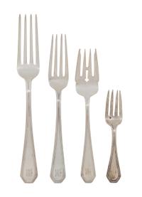 An American Silver Flatware Service, Samuel Hubbard Kirby & Sons, Inc., New Haven, CT, comprising: 12 dinner knives 12 luncheon knives