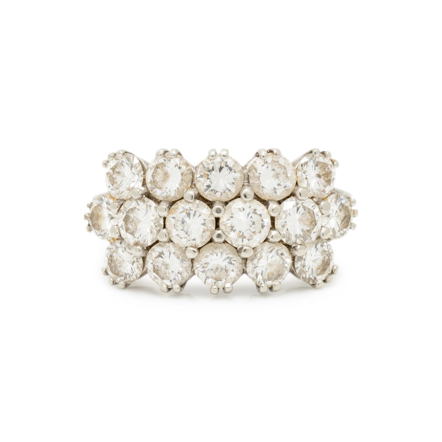 WHITE GOLD AND DIAMOND RING