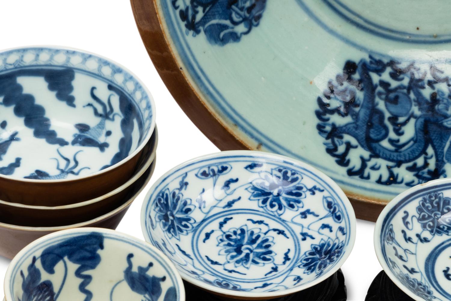 18 Chinese Export Blue and White Porcelain Bowls and Dishes
