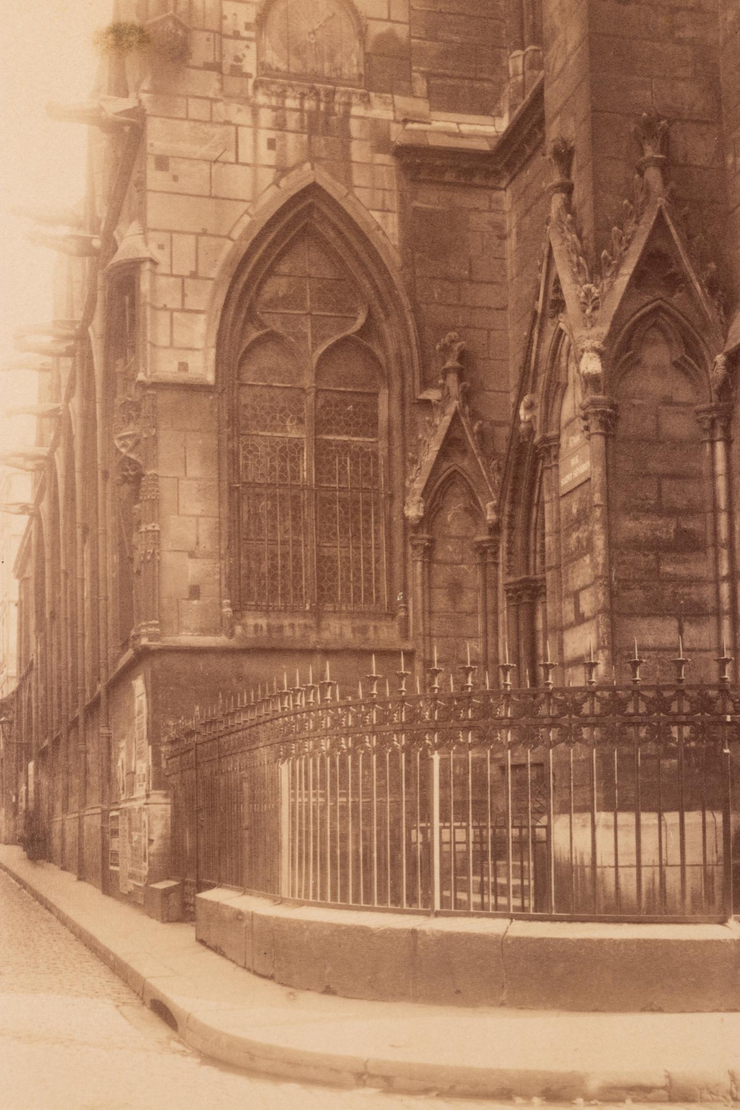A group of three photographs ( Cour, rue Saint-Jacques 346, disparu, 5e arrondissement , 1900; Saint-Severin - rue Saint Séverin , 1905-1906; Coin, rue Norvins et des Saules , 1925)