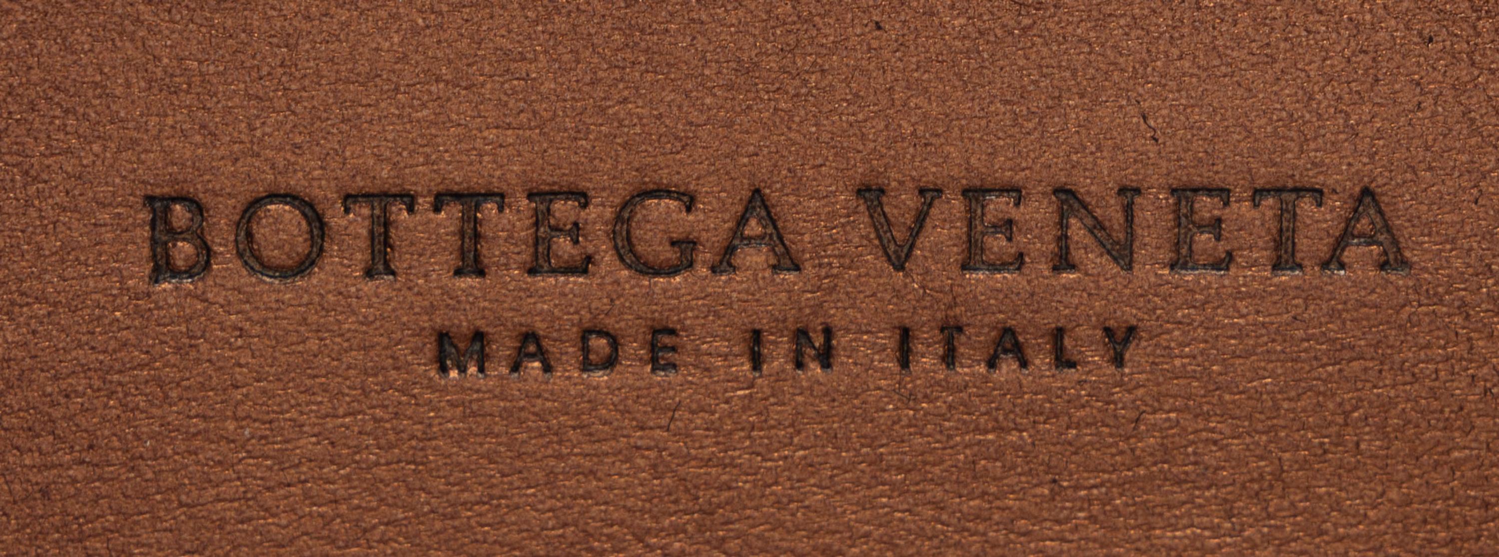 Bottega Veneta, Knot Clutch in Brown Pleated Leather